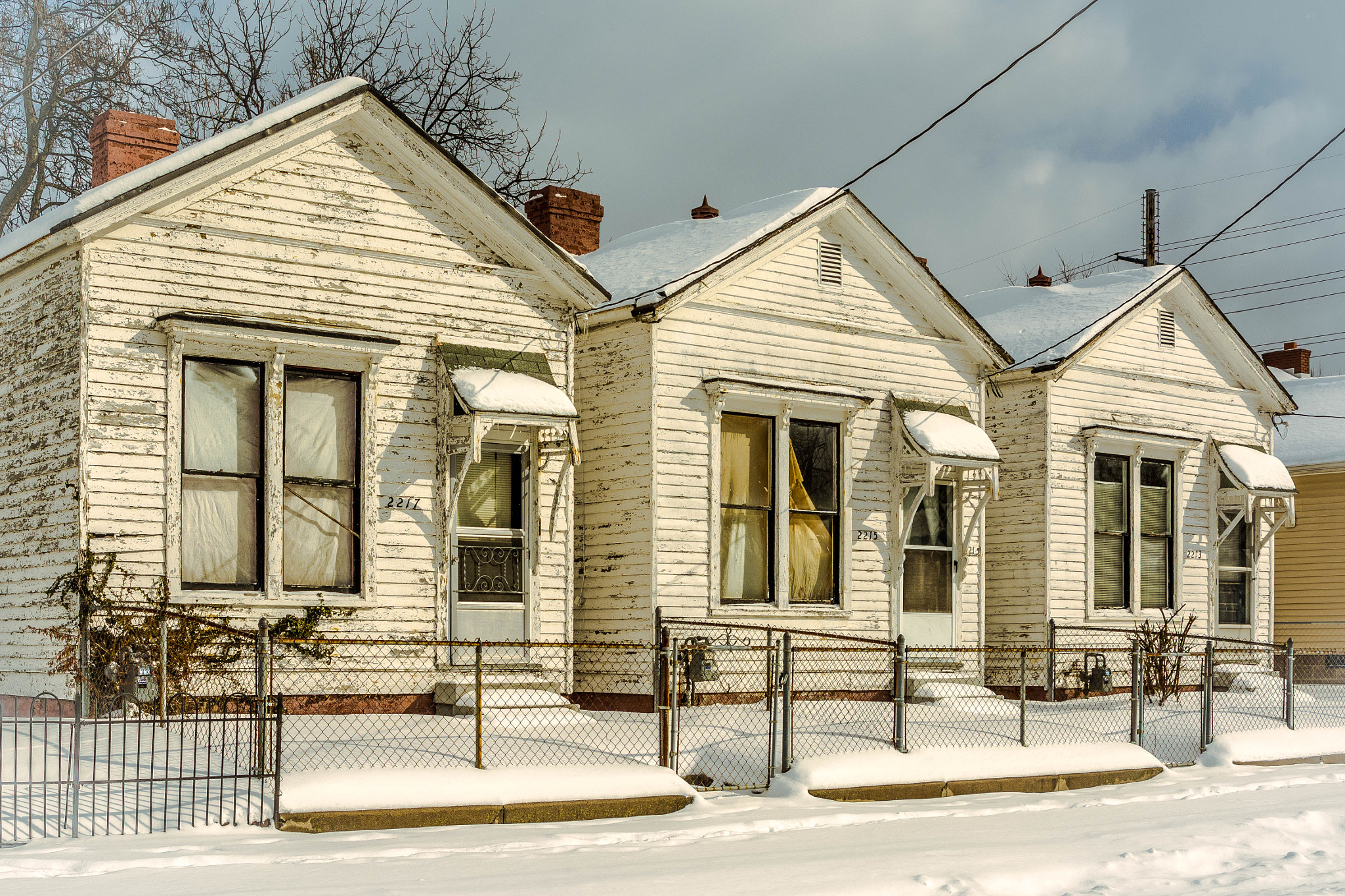 AF Zoom-Nikkor 24-120mm f/3.5-5.6D IF sample photo. Three little houses photography