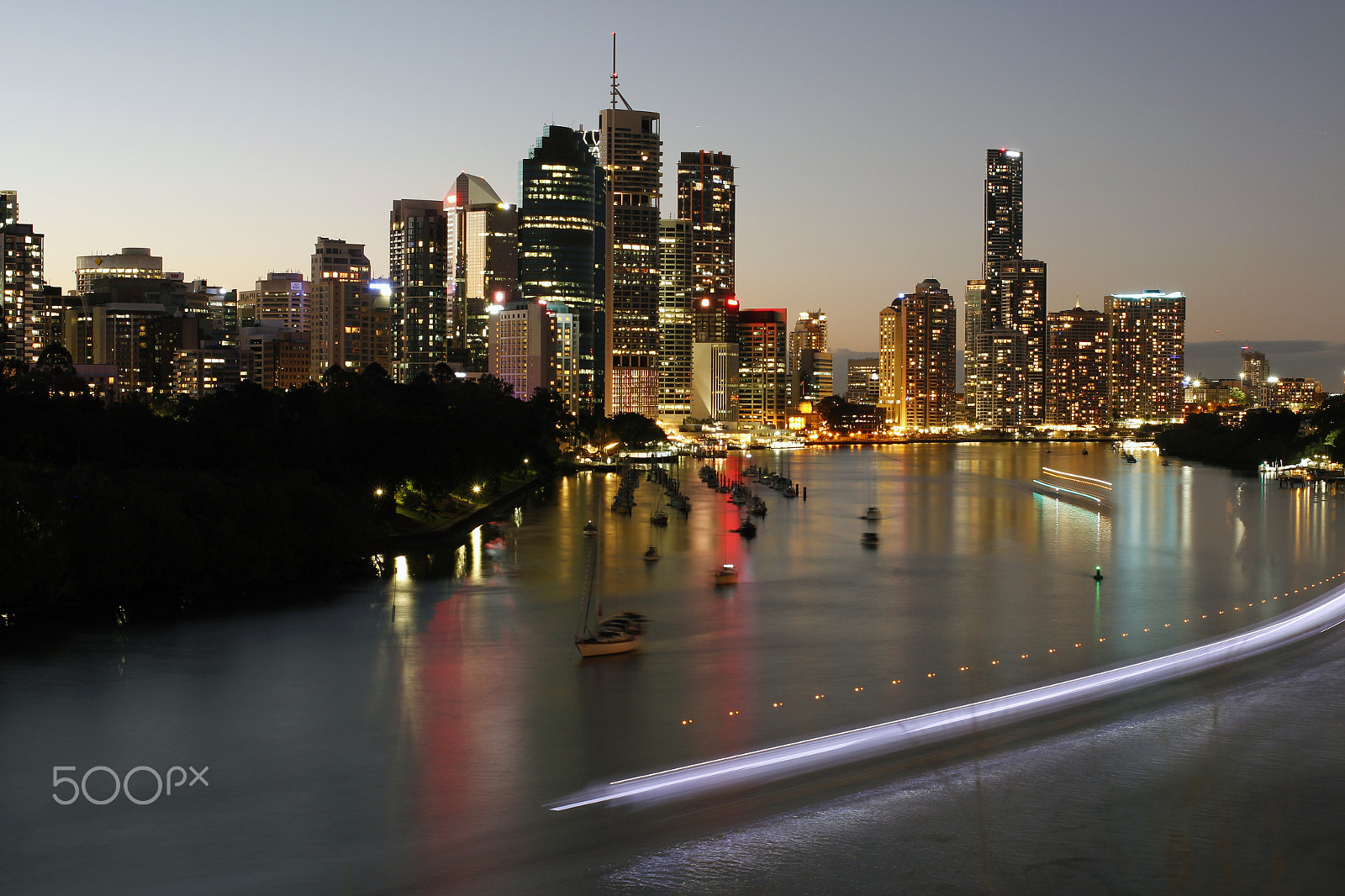 Canon EF 40mm F2.8 STM sample photo. Kangaroo point city cat streak photography