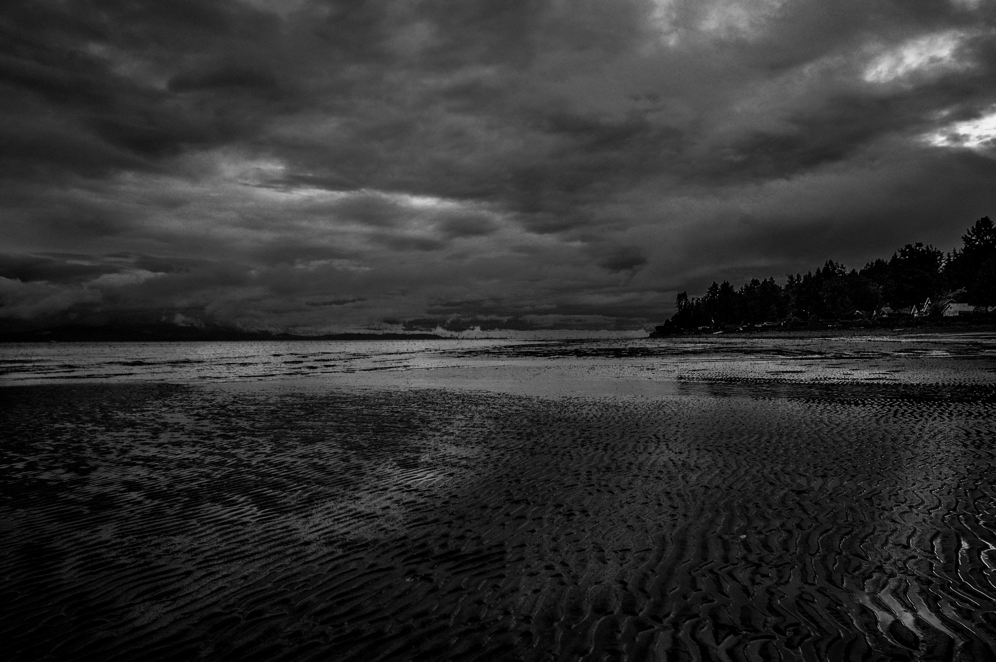 Pentax K200D + Sigma AF 10-20mm F4-5.6 EX DC sample photo. Moody beach day photography