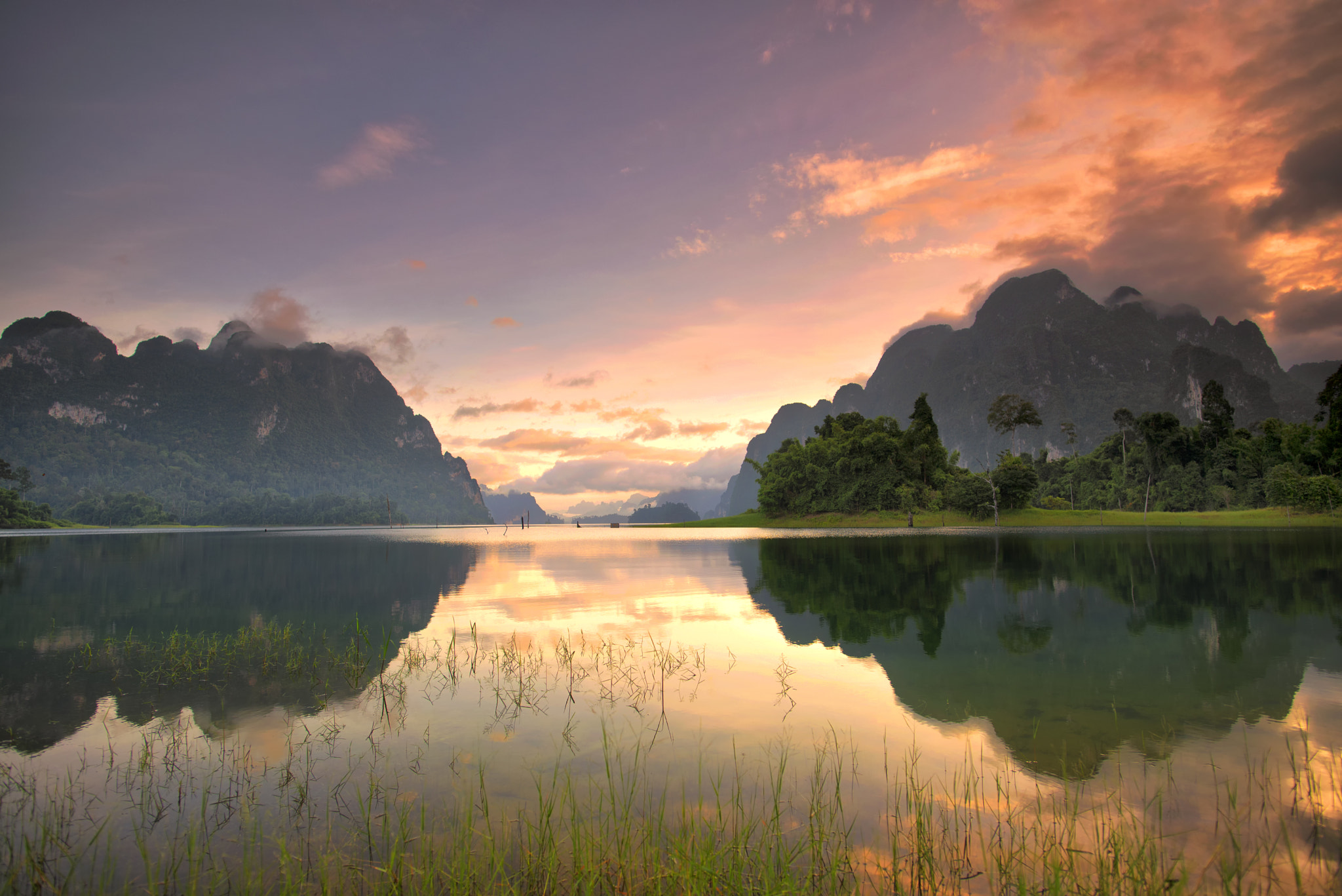 Nikon D600 + Nikon AF-S Nikkor 20mm F1.8G ED sample photo. Beautiful mountains and river natural attractions photography