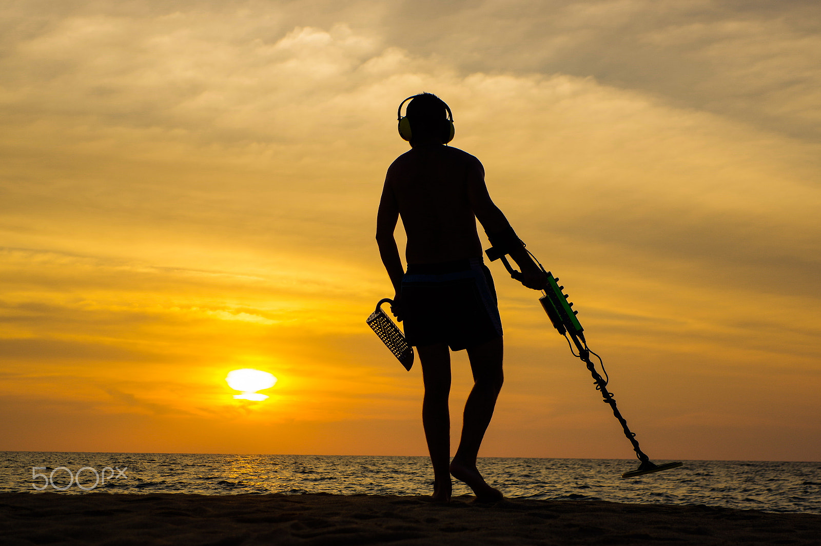 Pentax K-3 sample photo. Treasure hunter with metal detector on the sunset the beach photography