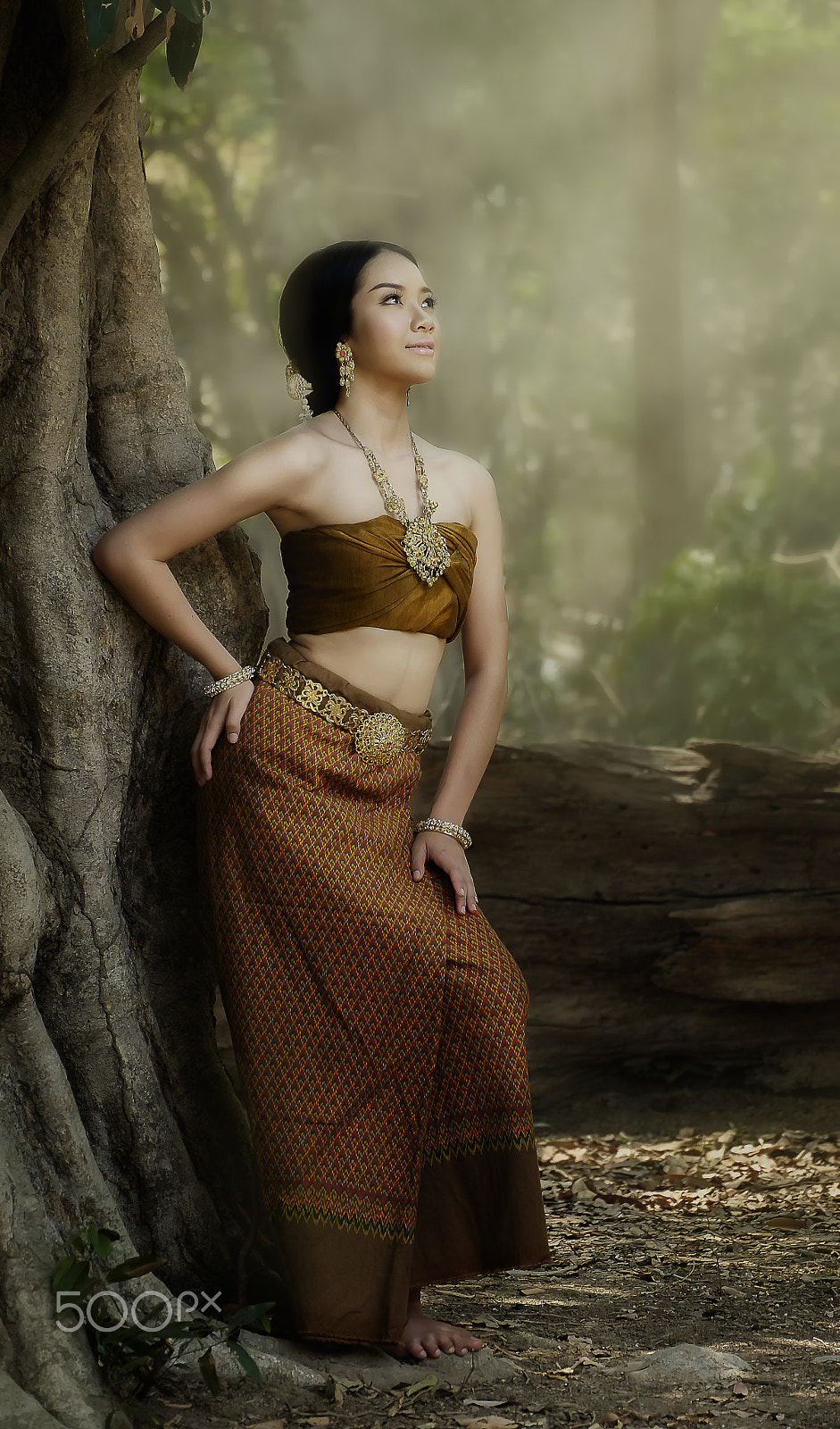 Fujifilm X-E2 + Fujifilm XC 50-230mm F4.5-6.7 OIS II sample photo. Thai woman portrait in tradition silk dress photography