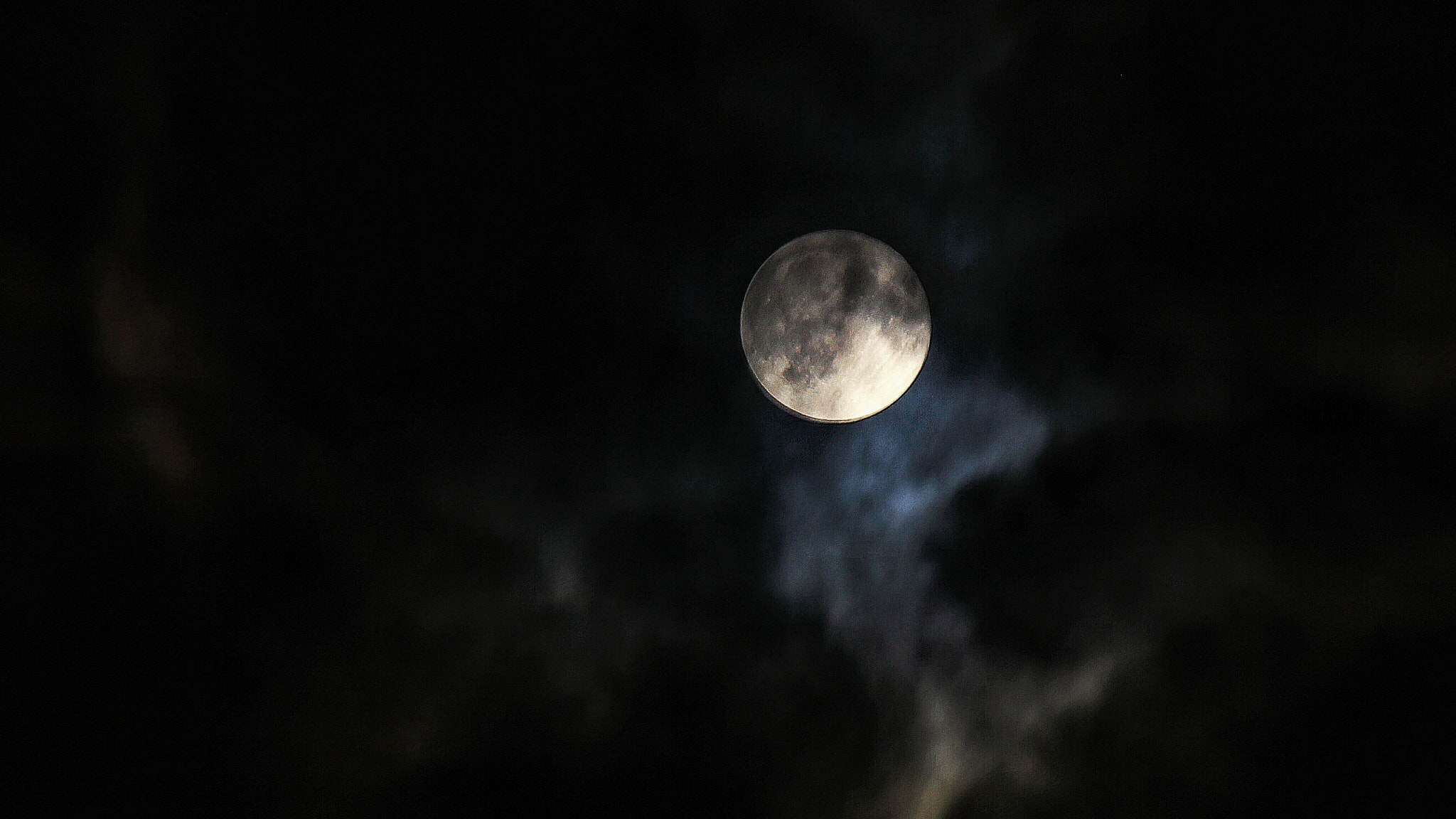 Canon EF-S 55-250mm F4-5.6 IS II sample photo. Moon 2 photography