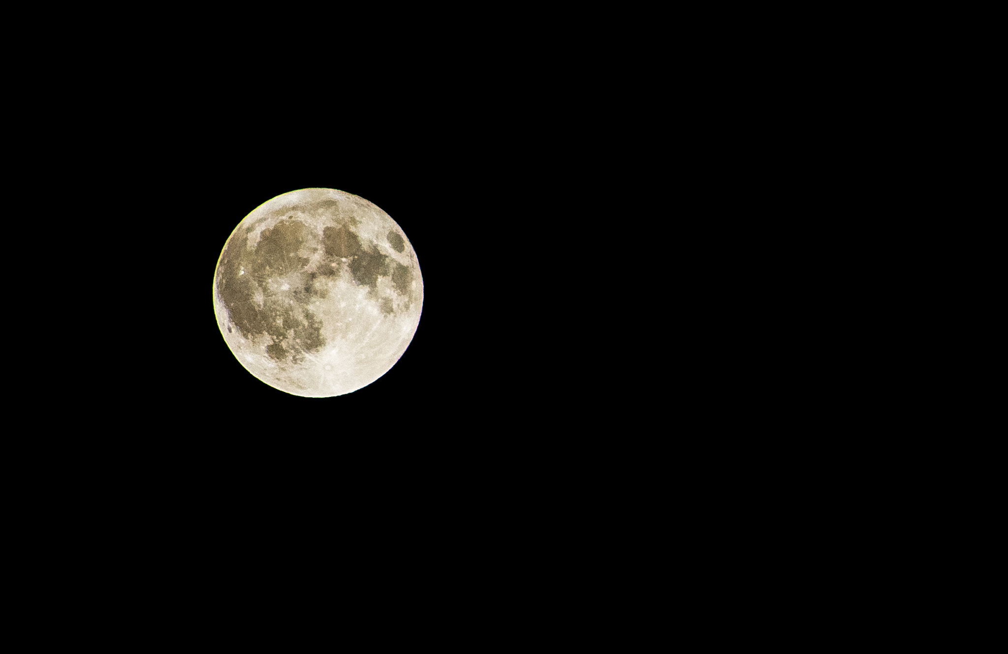 Pentax K-r sample photo. Moon photography