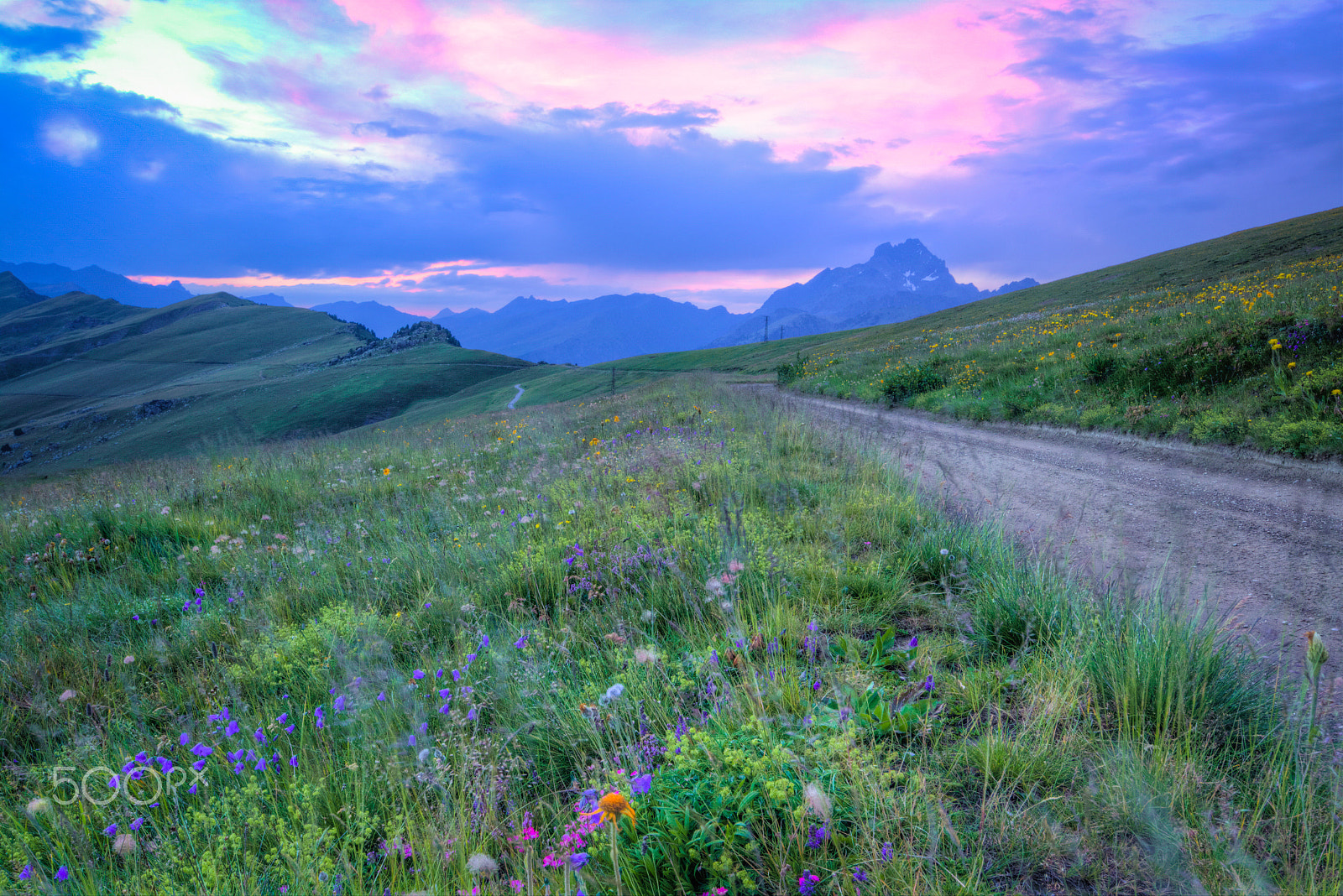 Canon EOS M + Sigma 10-20mm F4-5.6 EX DC HSM sample photo. Pink sunset and monviso from italian western alps photography