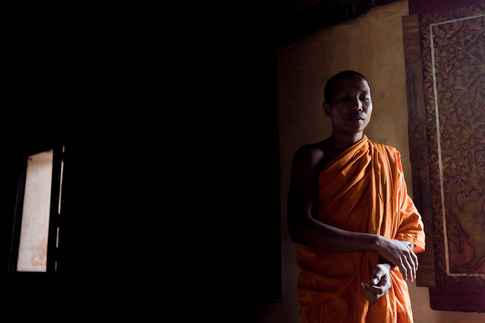 Canon EOS-1Ds Mark III sample photo. Buddhist monk photography