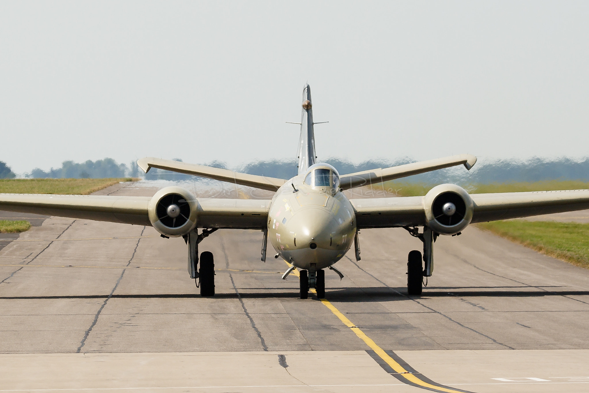 Canon EOS 20D sample photo. Royal air force canberra pr9 xh134 photography