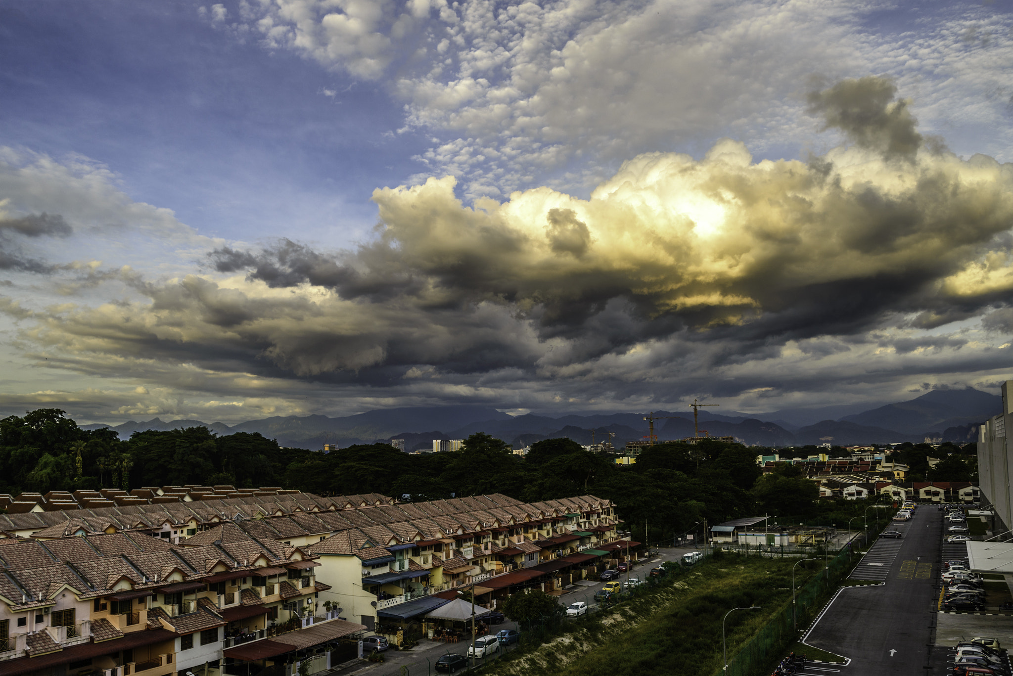 AF Zoom-Nikkor 28-80mm f/3.3-5.6G sample photo. Sunset at falim photography