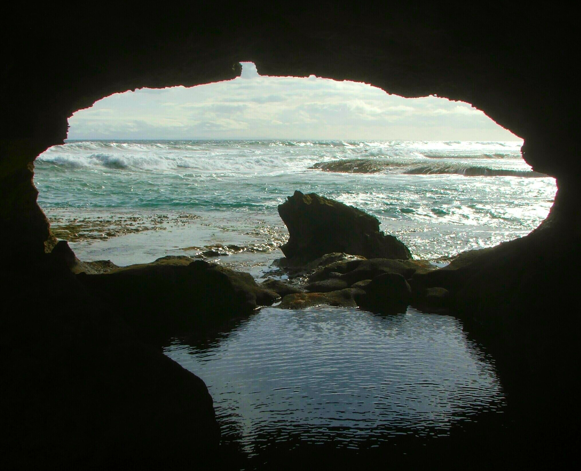 Fujifilm FinePix S5500 sample photo. View from under london bridge rock, australia photography