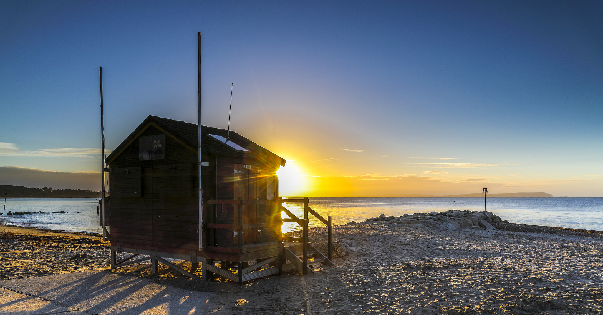 Canon EF 24-105mm F3.5-5.6 IS STM sample photo. Lifeguard hut photography