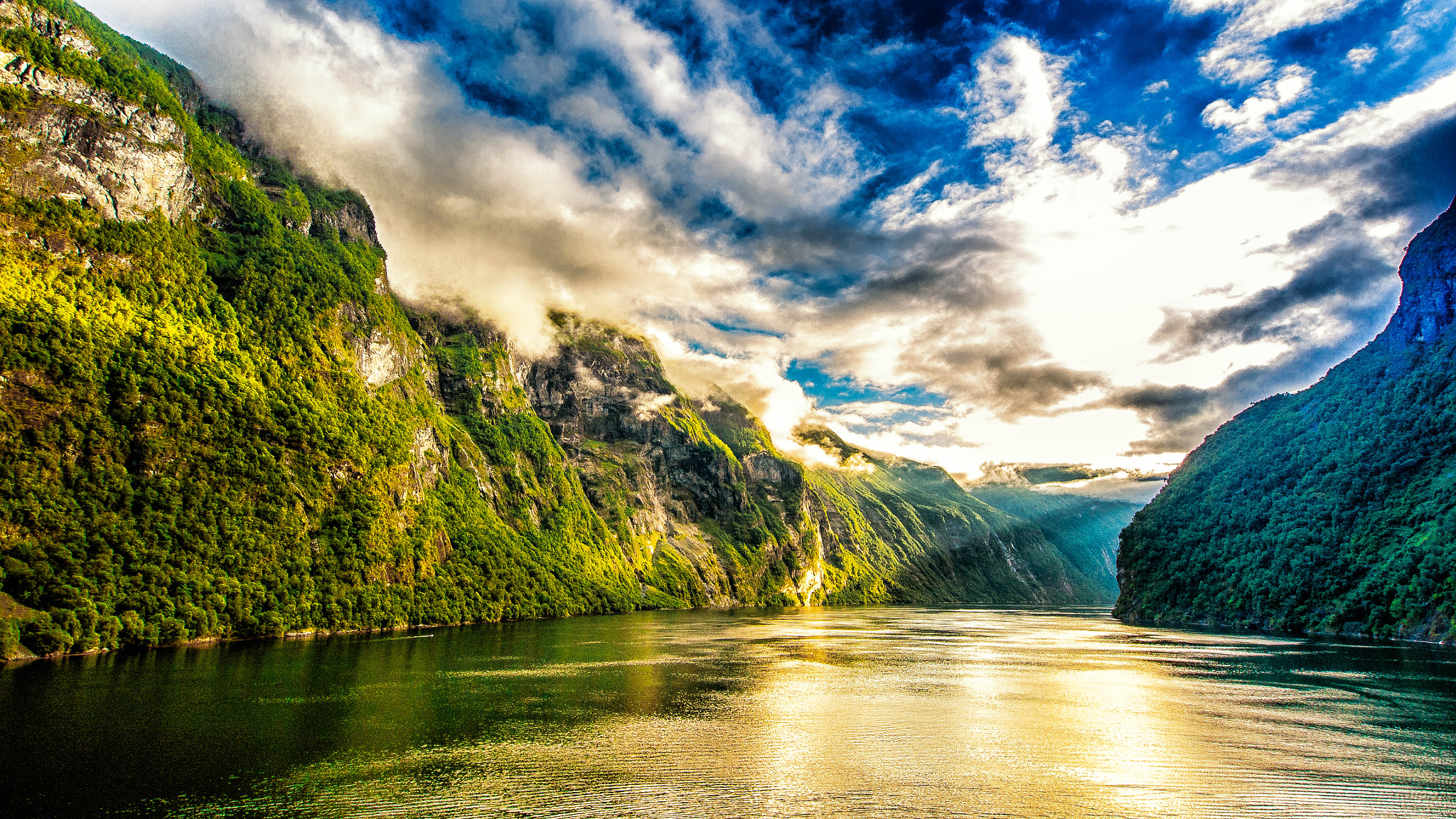 Panasonic Lumix DMC-G6 + OLYMPUS M.9-18mm F4.0-5.6 sample photo. Geiranger fjord photography