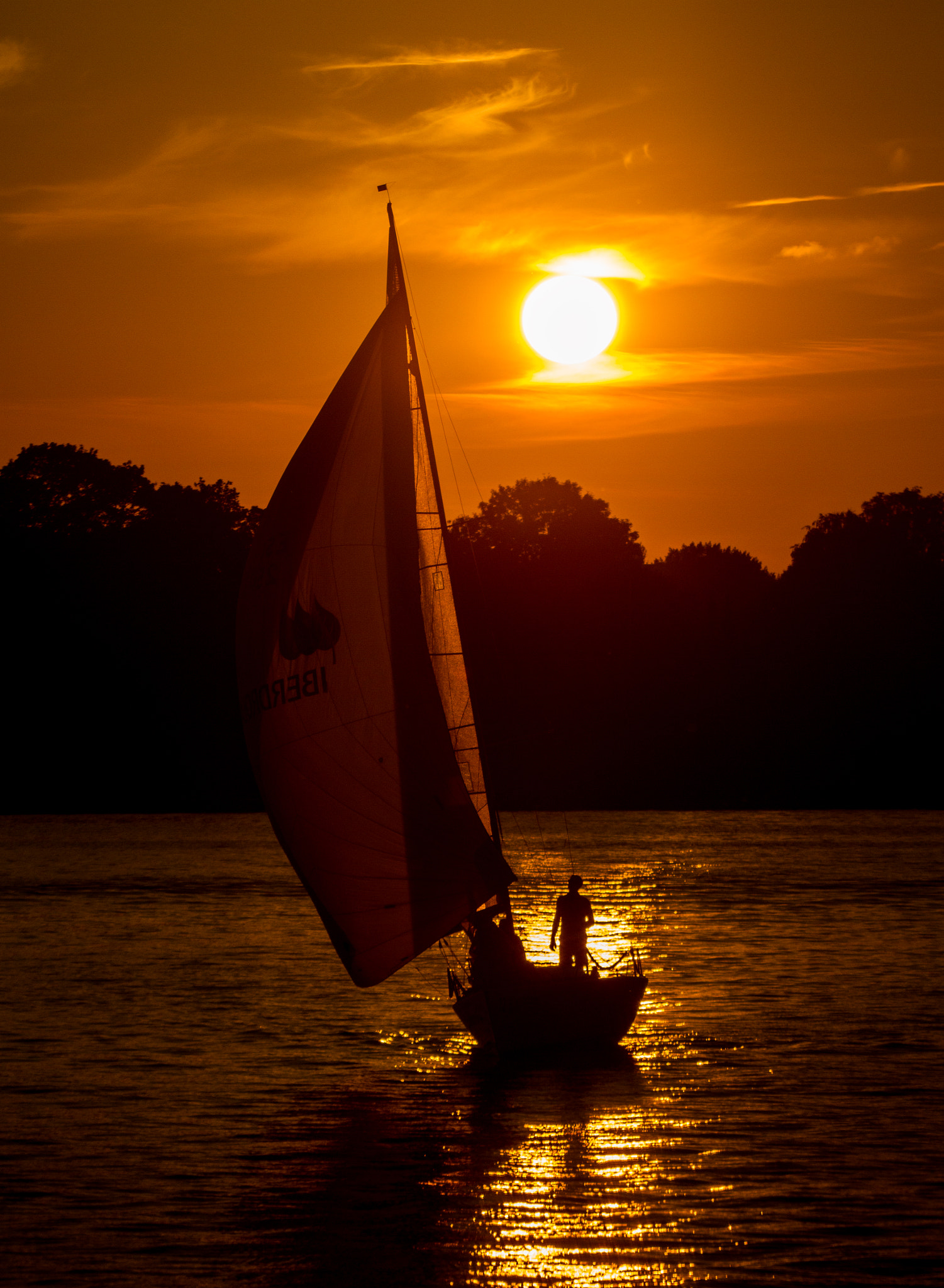 Canon EF 35-350mm F3.5-5.6L USM sample photo. Lone sailor photography