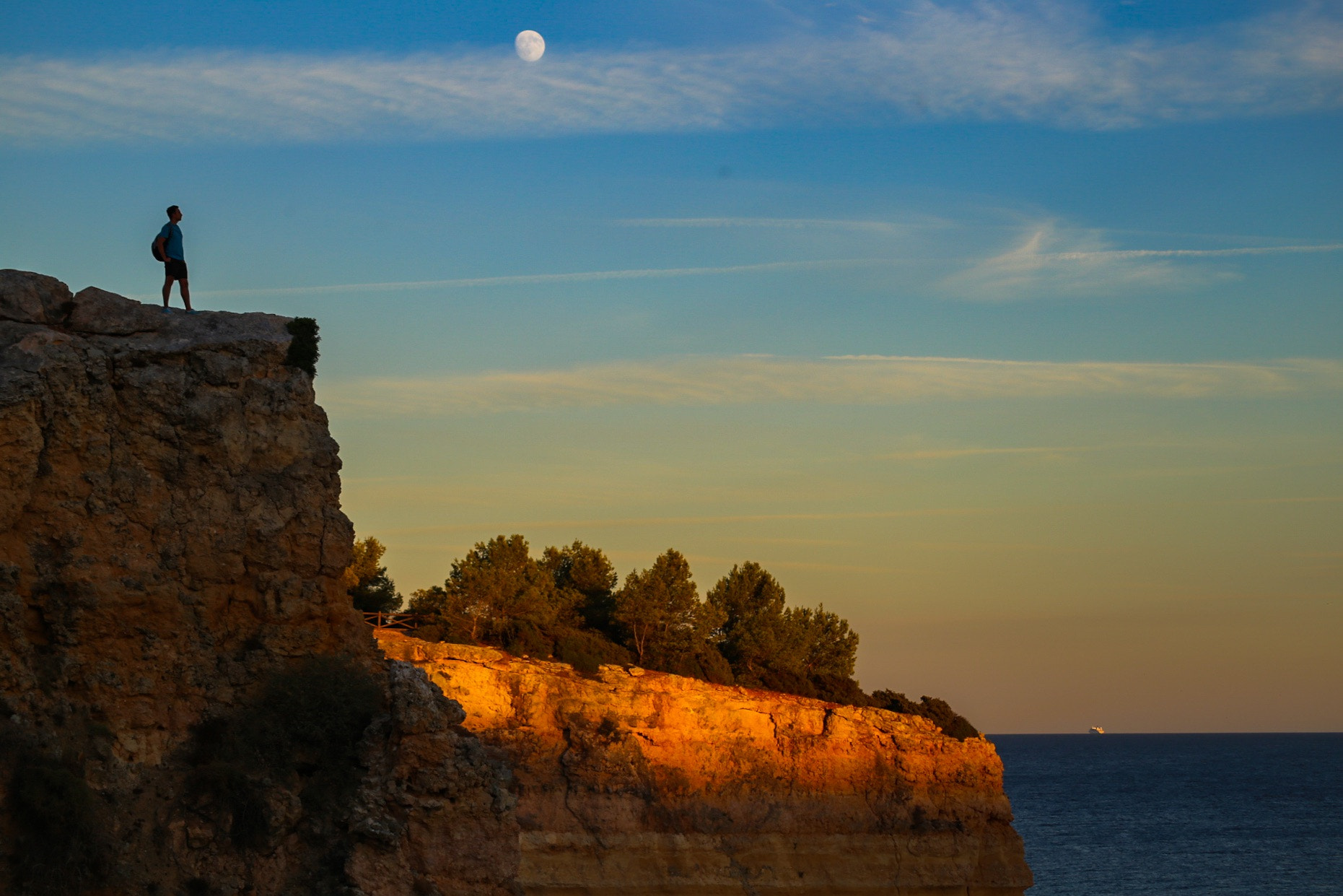 Canon EOS 6D + Canon 70-300mm sample photo. To the moon and back photography