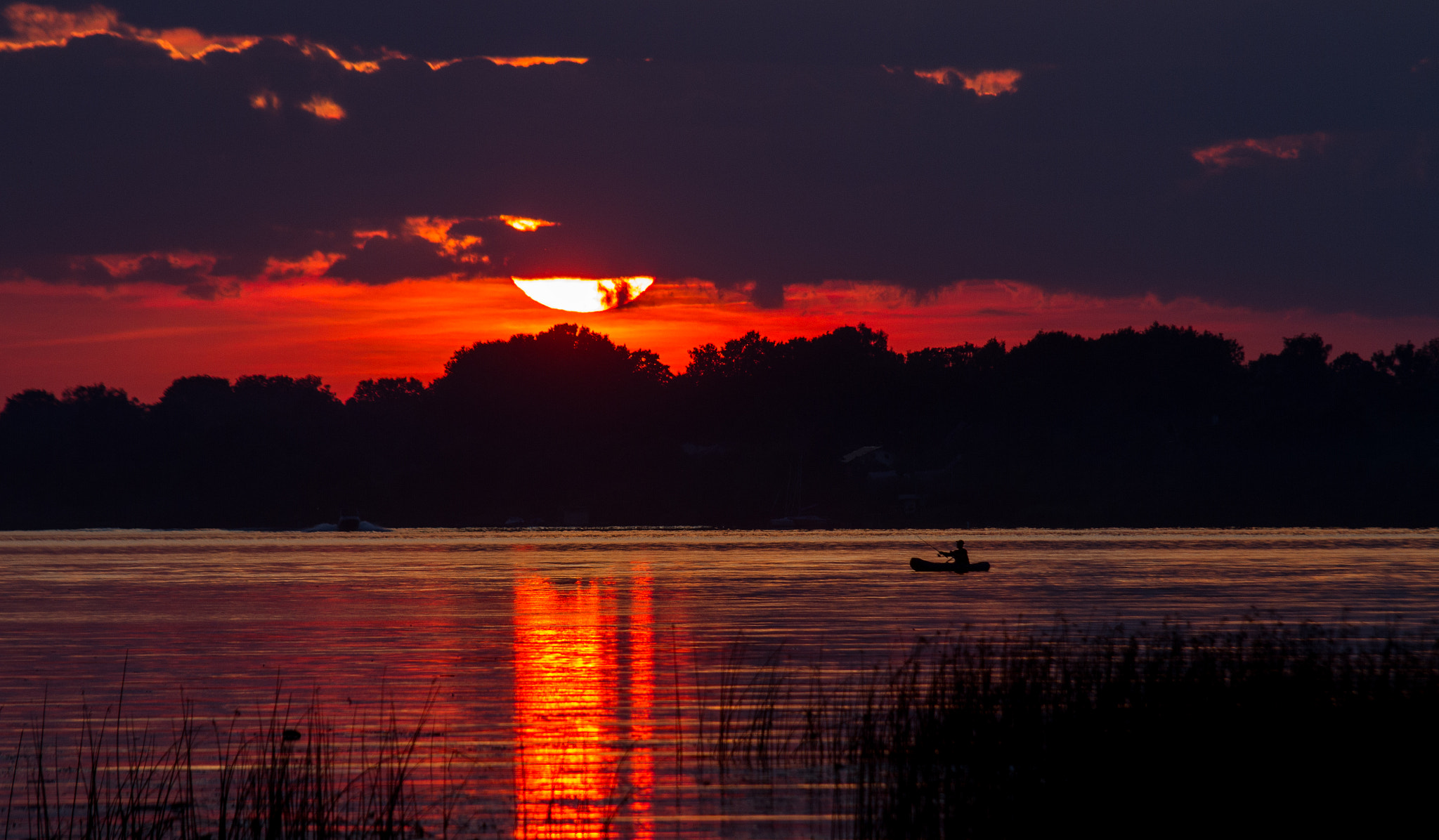 Canon EOS 7D + Canon EF 35-350mm F3.5-5.6L USM sample photo. Sunset with fishermen photography