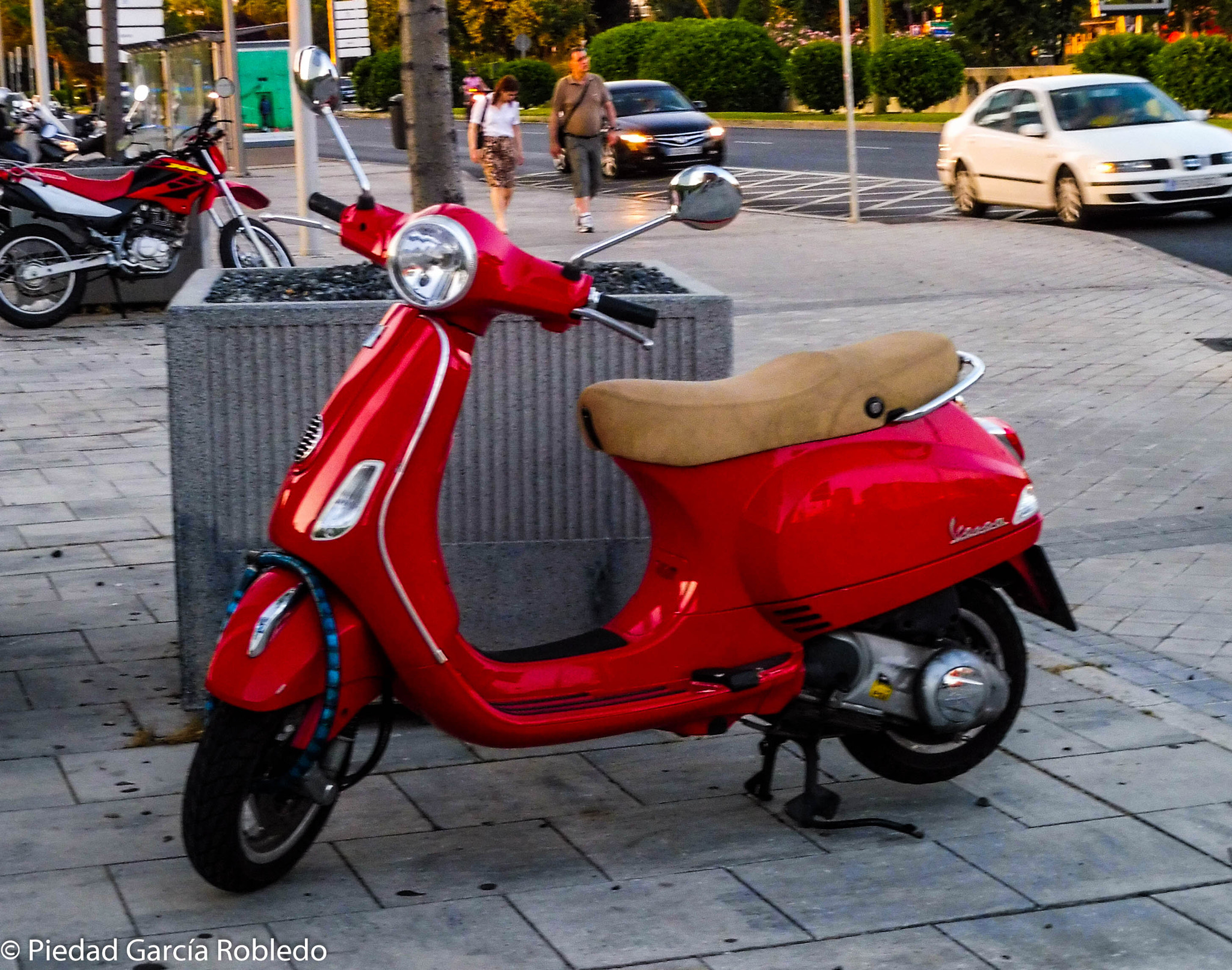 Panasonic Lumix DMC-ZS45 (Lumix DMC-TZ57) sample photo. Moto photography