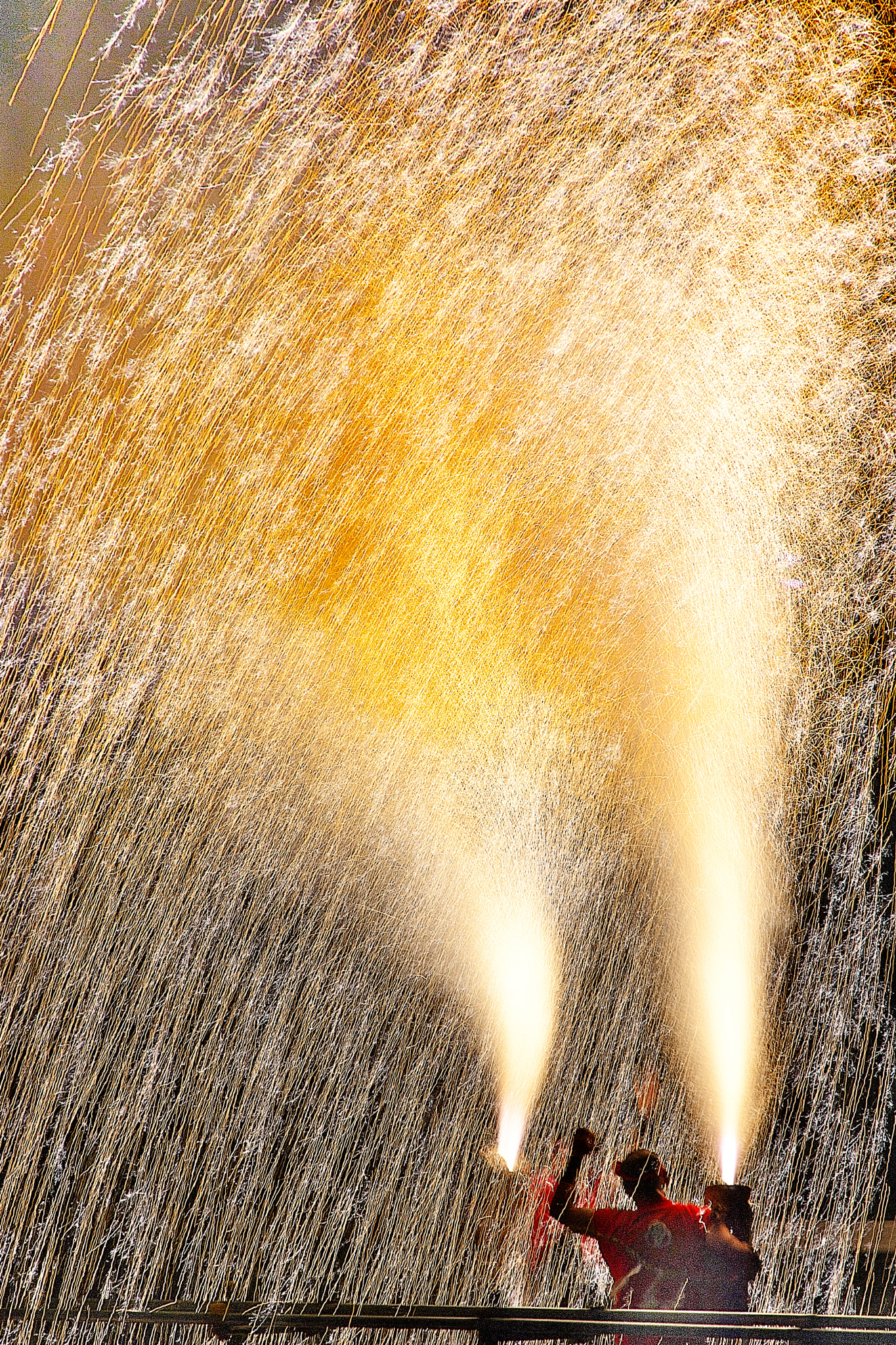 Sony SLT-A77 + 70-200mm F2.8 G SSM sample photo. Shower of falling sparks photography