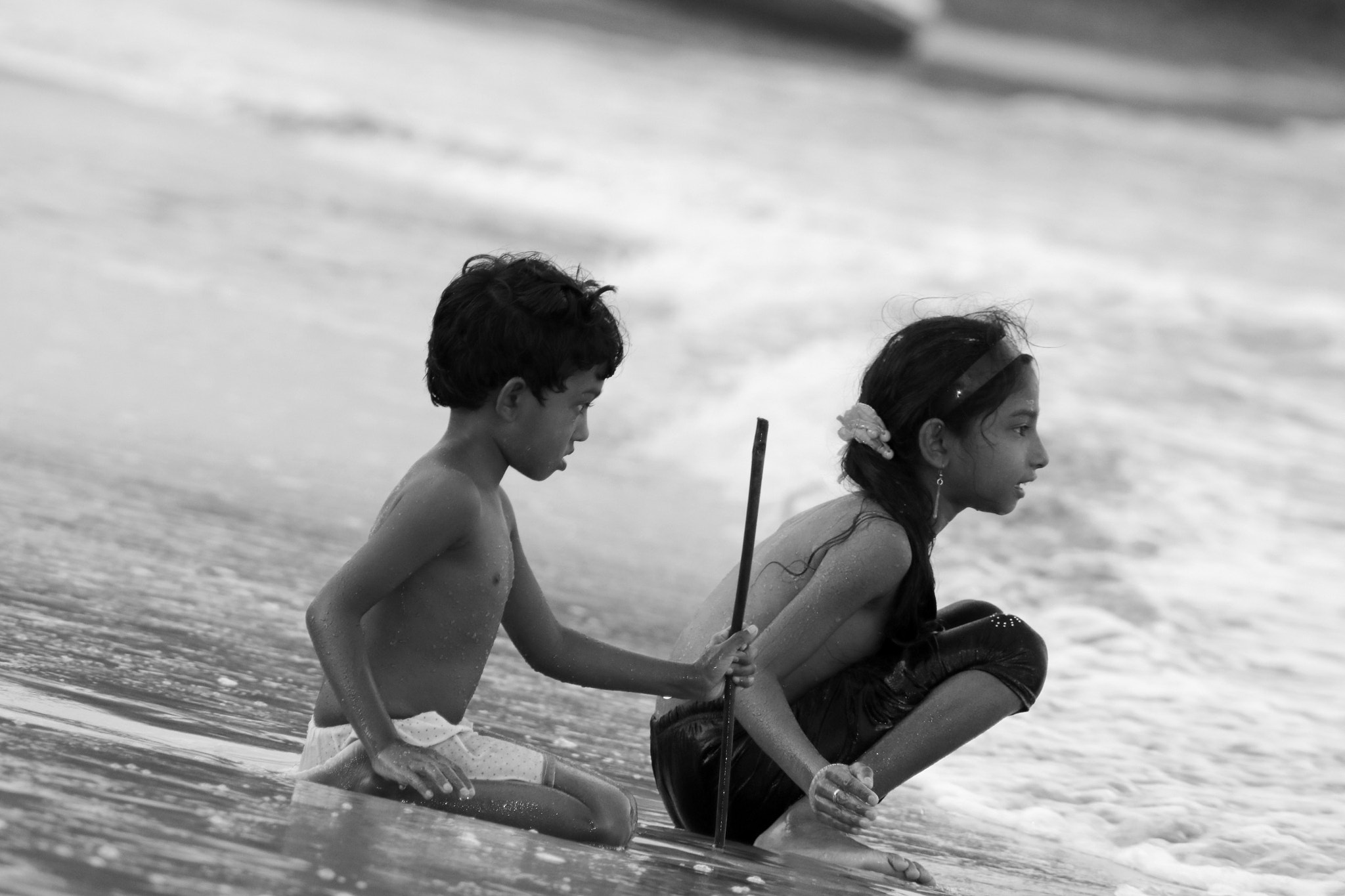 Canon EOS 80D + EF75-300mm f/4-5.6 sample photo. Children playing on beach : weligama sri lanka photography