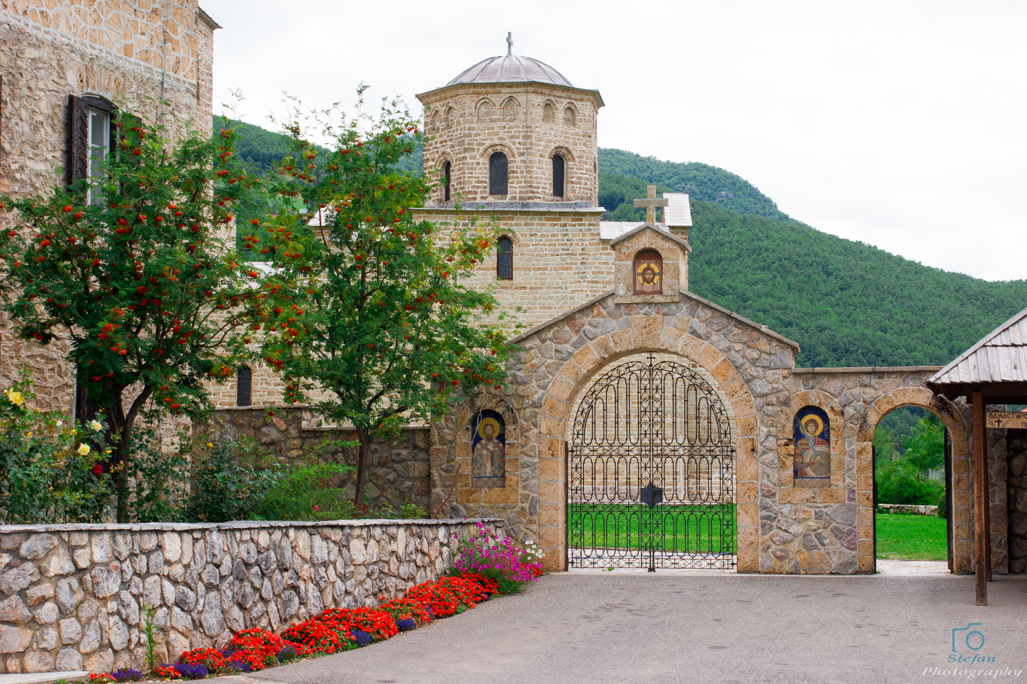 Sony Alpha DSLR-A500 sample photo. Djurdjevi stupovi monastery photography