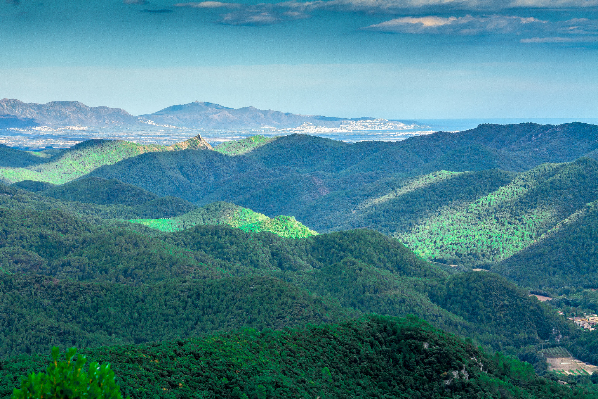 Canon EOS 450D (EOS Rebel XSi / EOS Kiss X2) sample photo. A sea of ​​mountains photography