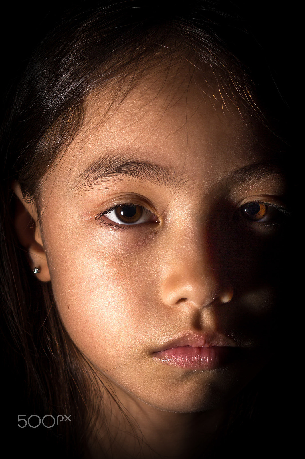 Canon EOS 650D (EOS Rebel T4i / EOS Kiss X6i) sample photo. Closeup low key portrait of a young girl photography