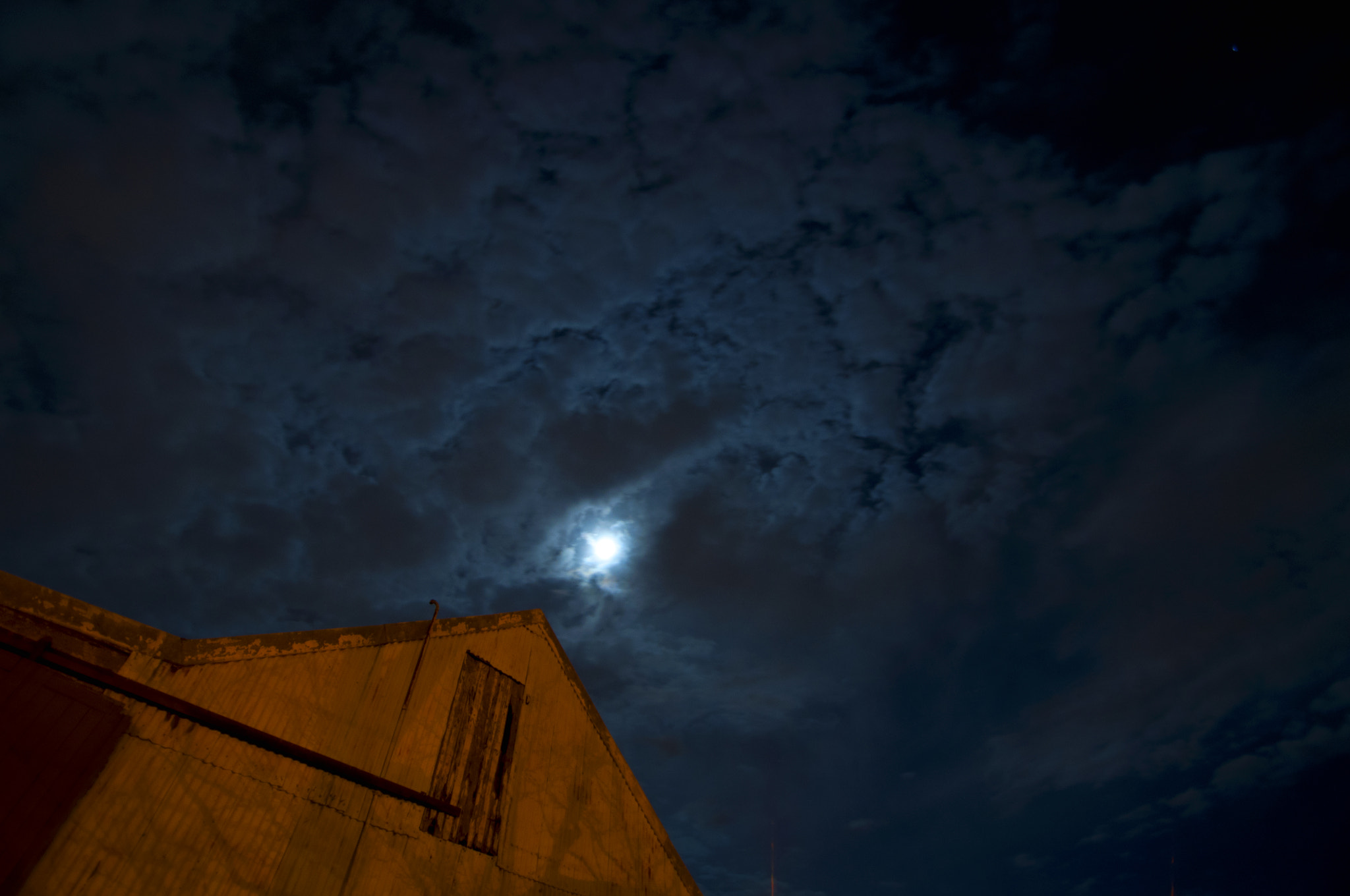 Nikon D90 sample photo. Moonlight barn photography