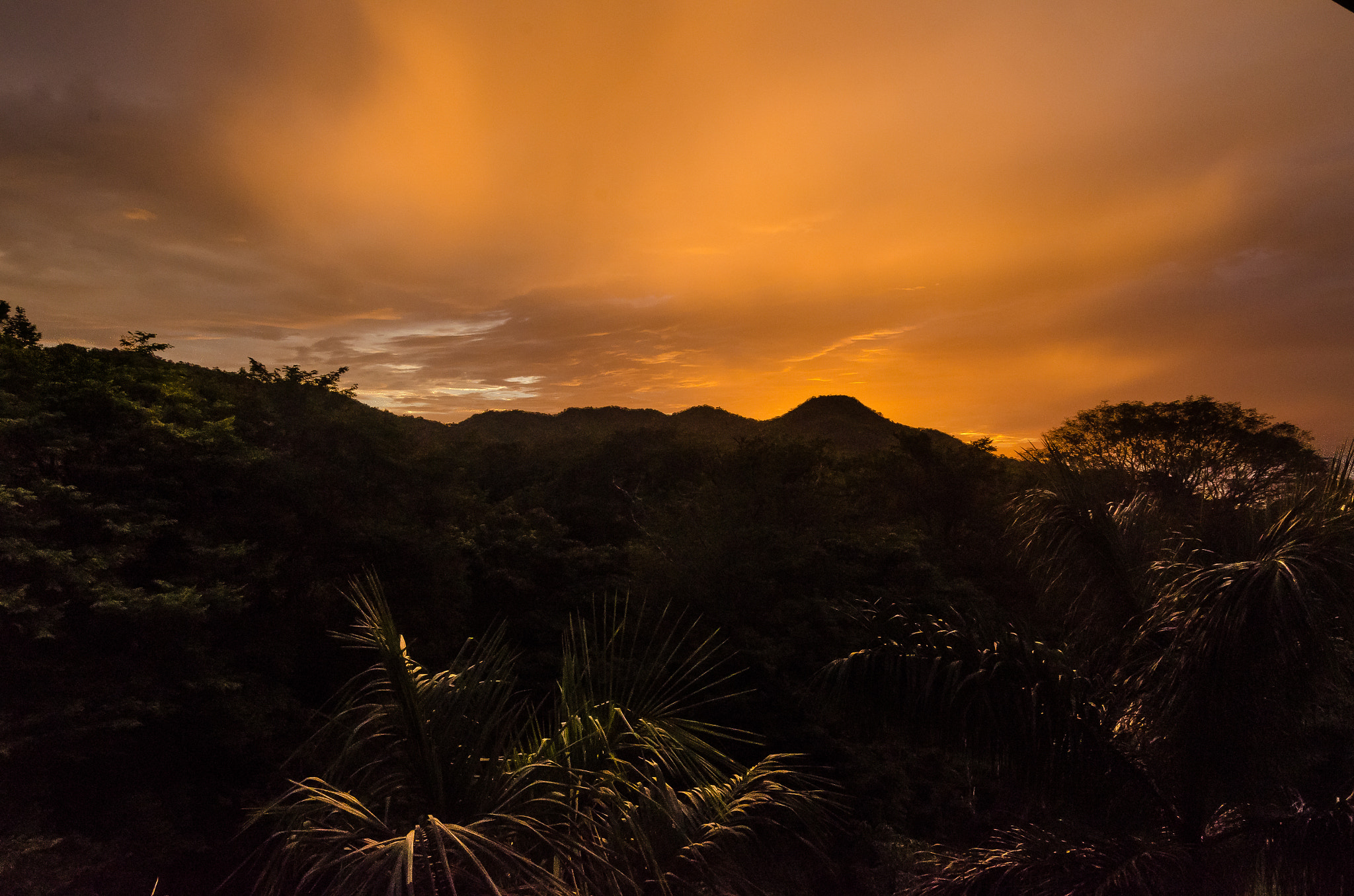 Nikon D7000 + Sigma 18-50mm F2.8 EX DC Macro sample photo. Setting sun costa rica photography