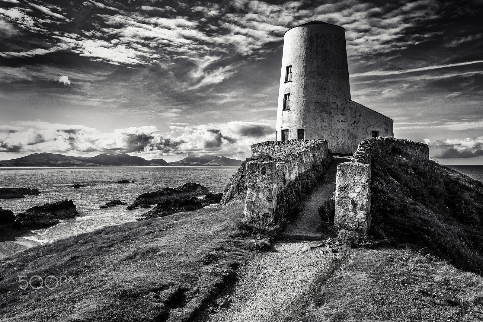 Sony a7R II + Sony FE 28-70mm F3.5-5.6 OSS sample photo. Llanddwyn island lighthouse photography