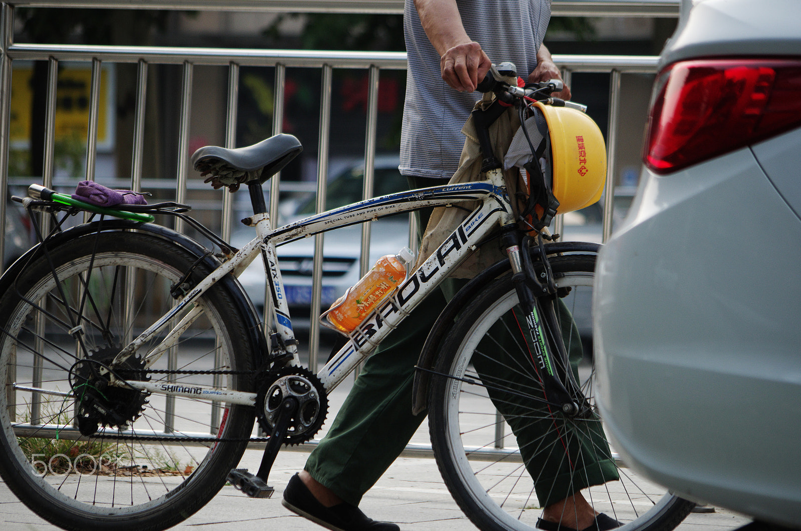 Pentax smc DA 50-200mm F4-5.6 ED sample photo. Get off work photography