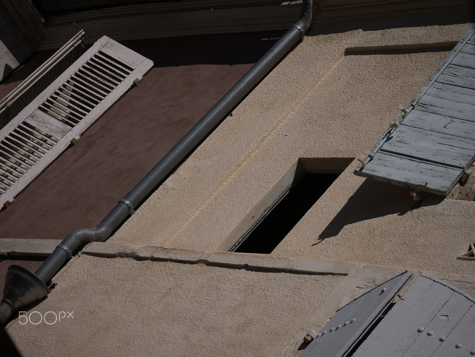LUMIX G VARIO 45-150/F4.0-5.6 sample photo. Wall of arles photography