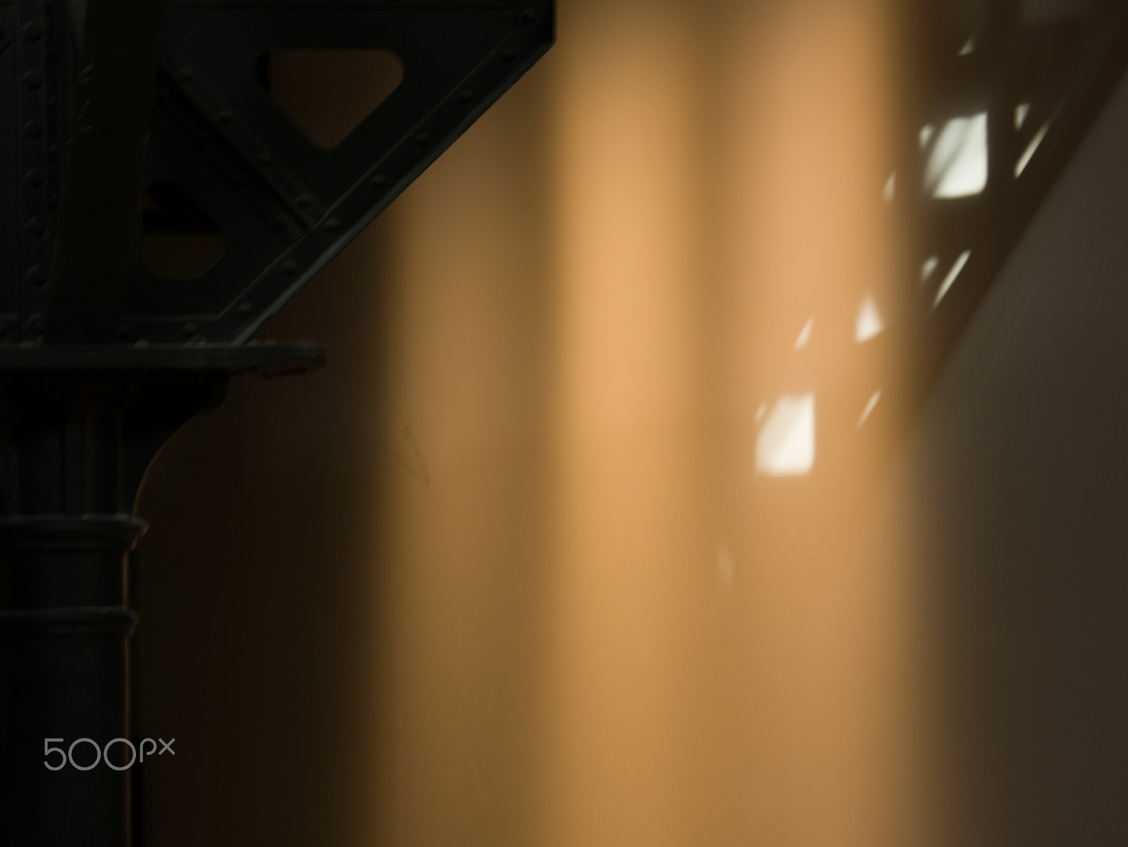 LUMIX G VARIO 45-150/F4.0-5.6 sample photo. The outside light the inside shadows photography