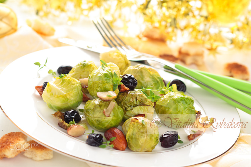 Canon EOS 5D Mark II + Canon TS-E 90mm F2.8 Tilt-Shift sample photo. Baked brussels sprouts. photography