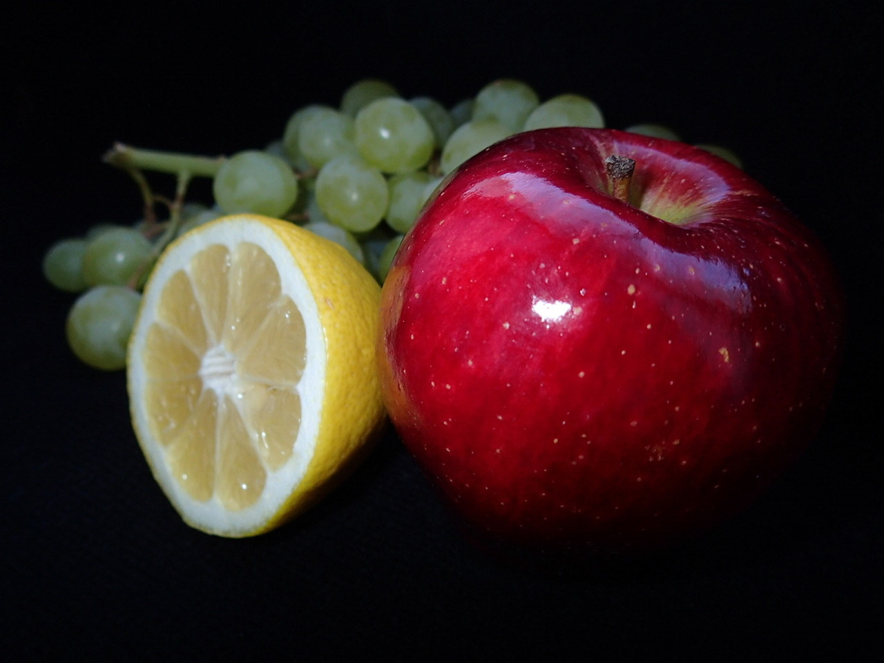 Olympus TG-1 sample photo. The most red apple ever! photography