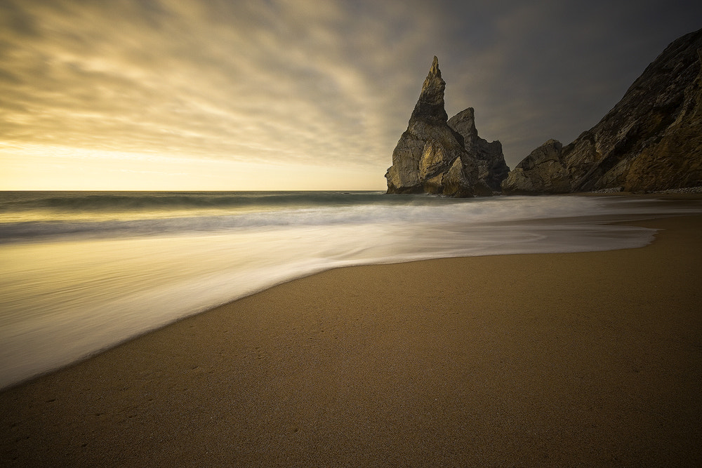 Canon EOS 40D + Sigma 10-20mm F4-5.6 EX DC HSM sample photo. Praia da ursa ii photography