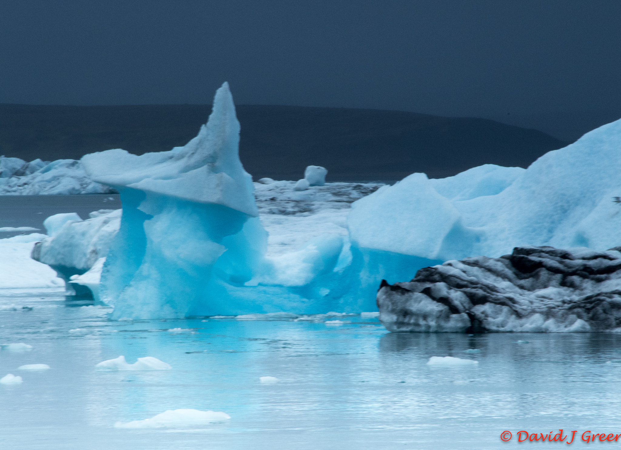 Nikon D5 + Nikon AF-S Nikkor 28-300mm F3.5-5.6G ED VR sample photo. Icelandic glacier lagoon photography