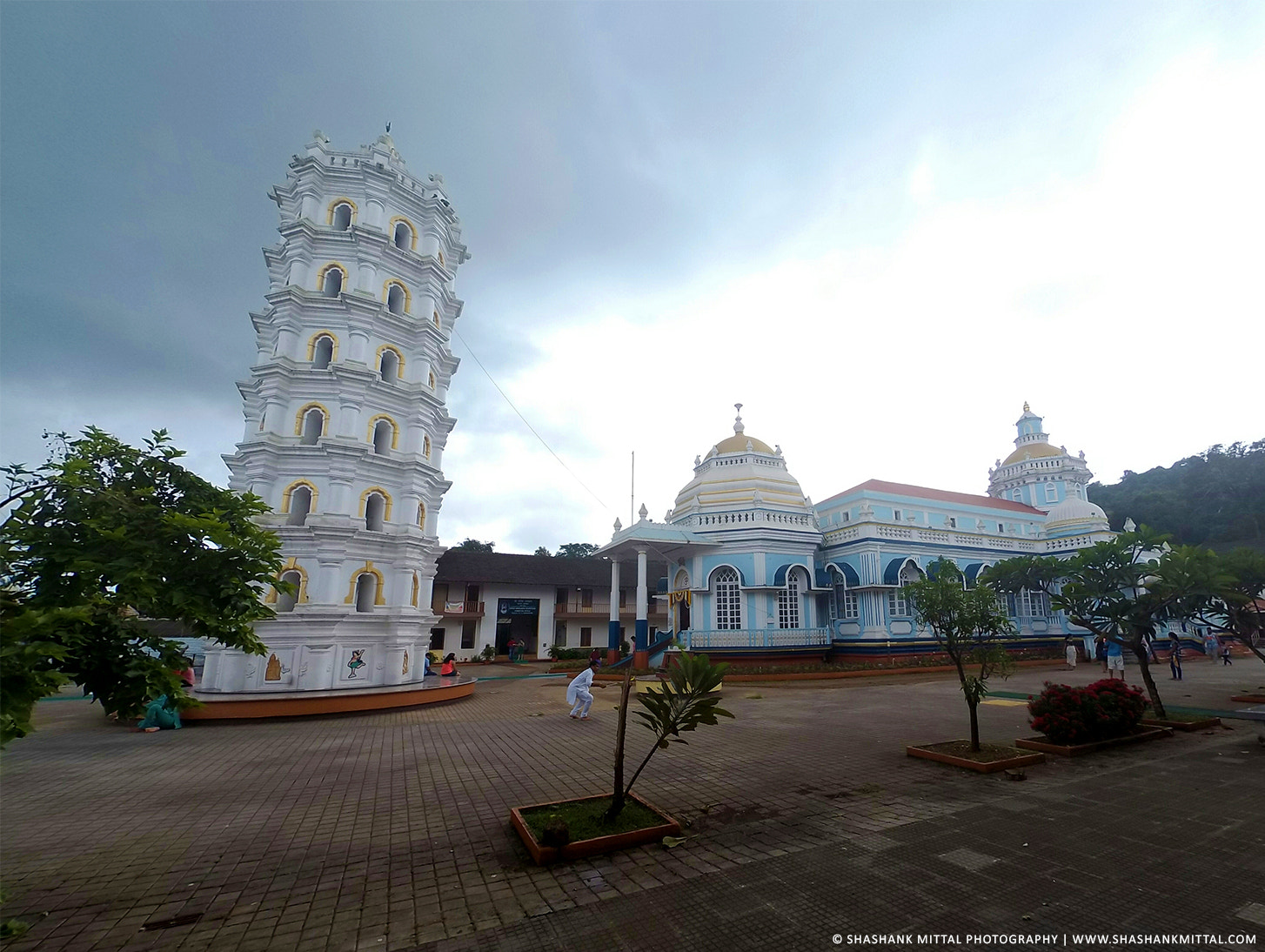 HTC RE sample photo. Mangeshi temple photography