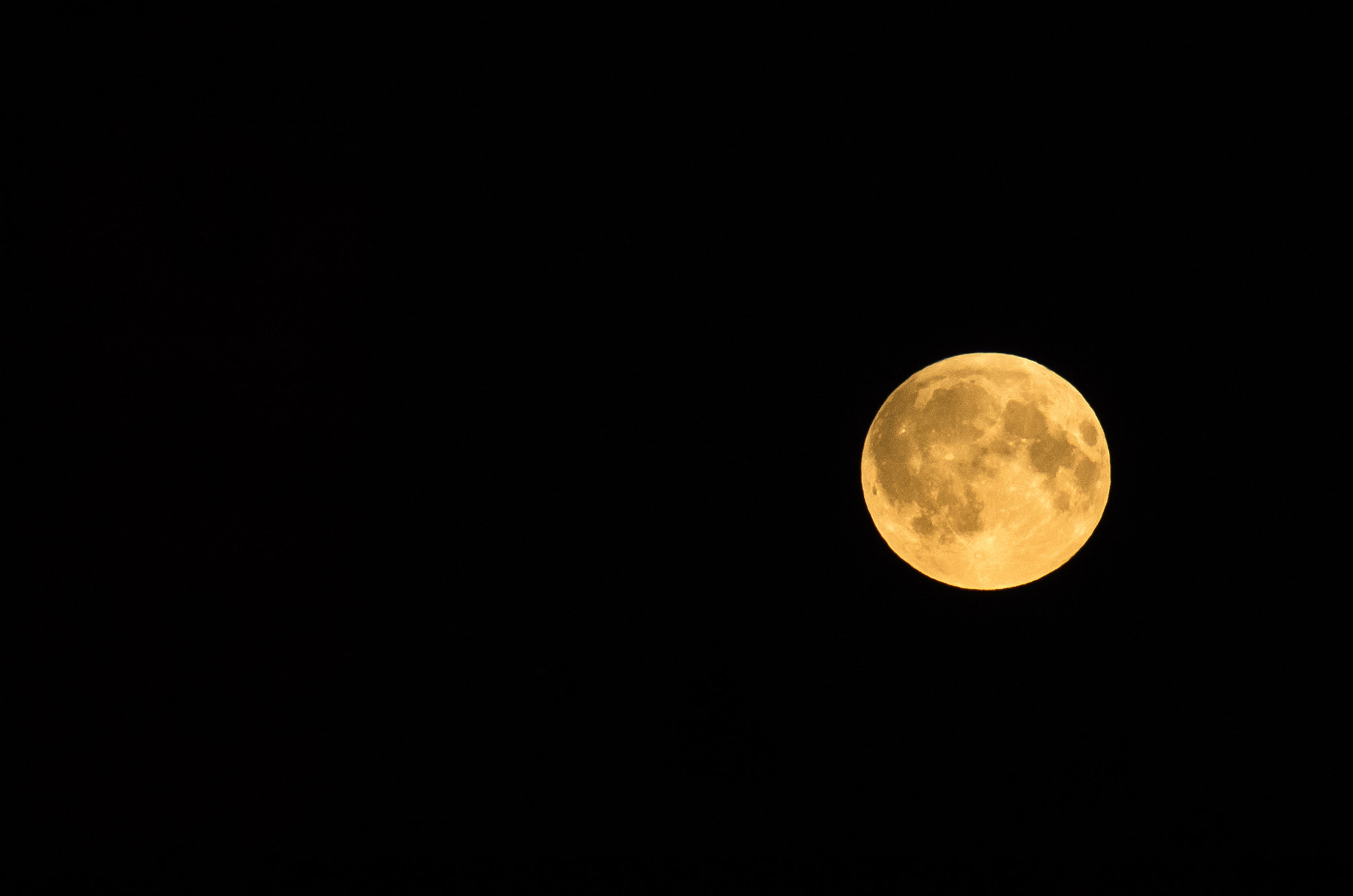 Tamron AF 70-300mm F4-5.6 Di LD Macro sample photo. The fullest moon of the year photography