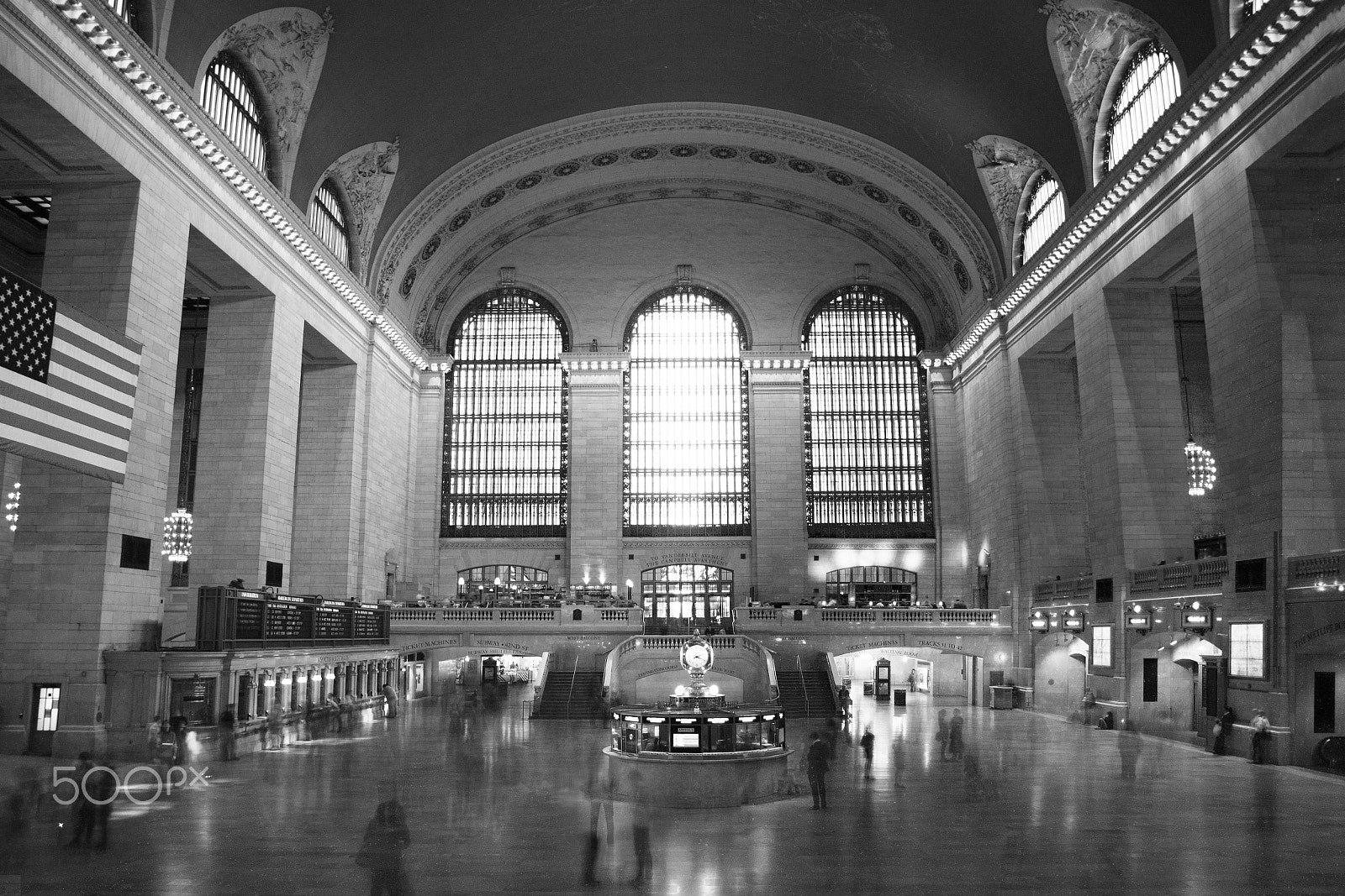 Canon EOS 600D (Rebel EOS T3i / EOS Kiss X5) + Sigma 17-70mm F2.8-4 DC Macro OS HSM | C sample photo. Grand central station photography
