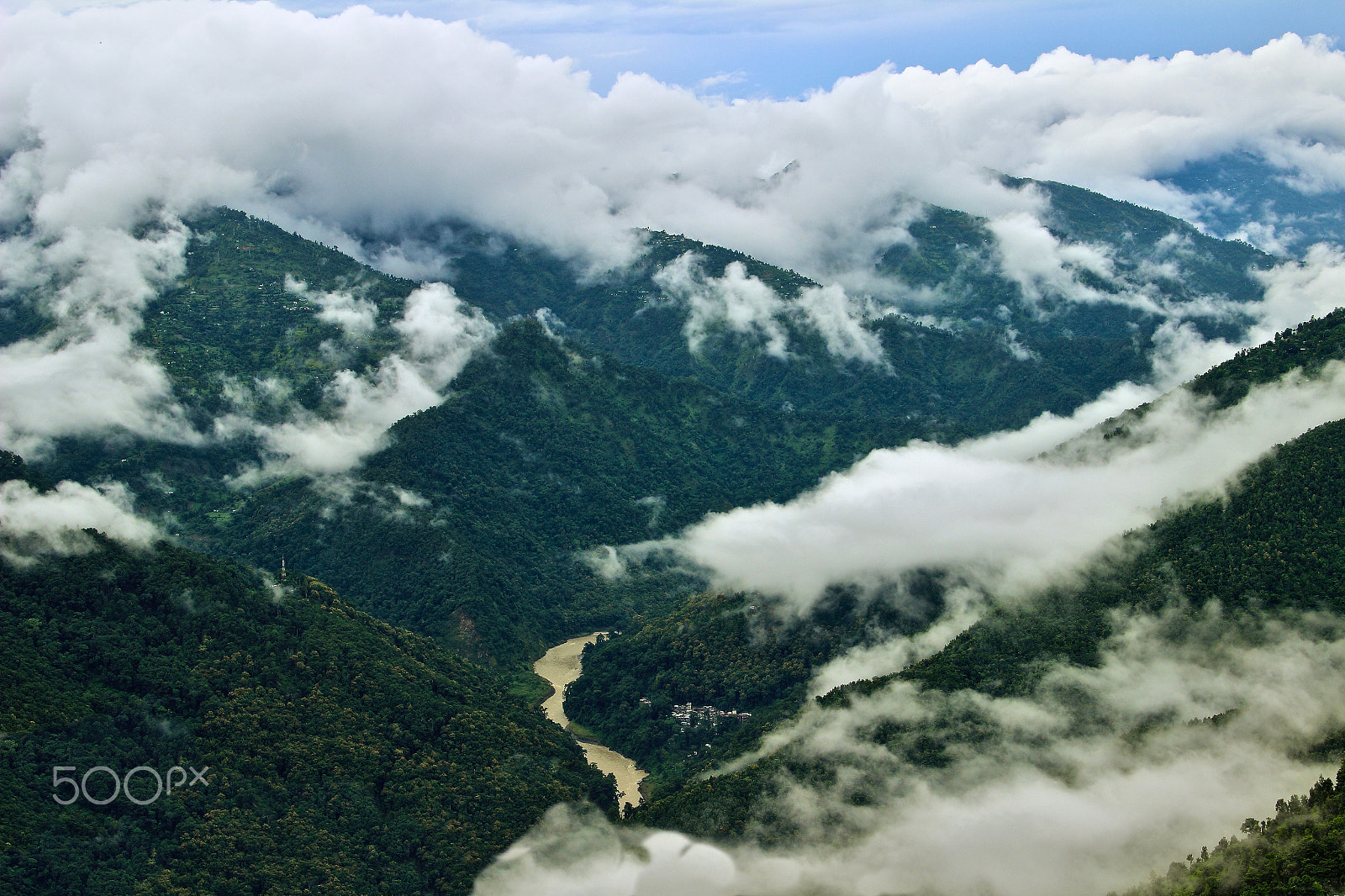 Canon EOS 600D (Rebel EOS T3i / EOS Kiss X5) + Canon TS-E 90mm F2.8 Tilt-Shift sample photo. Top of the world photography