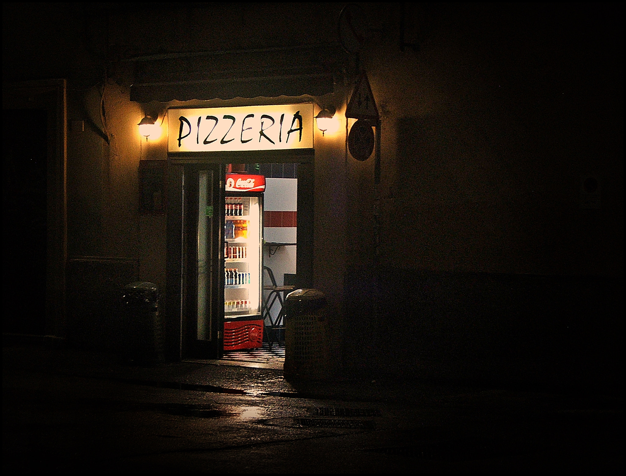 Fujifilm FinePix S5500 sample photo. Pizzeria "hopper.." photography