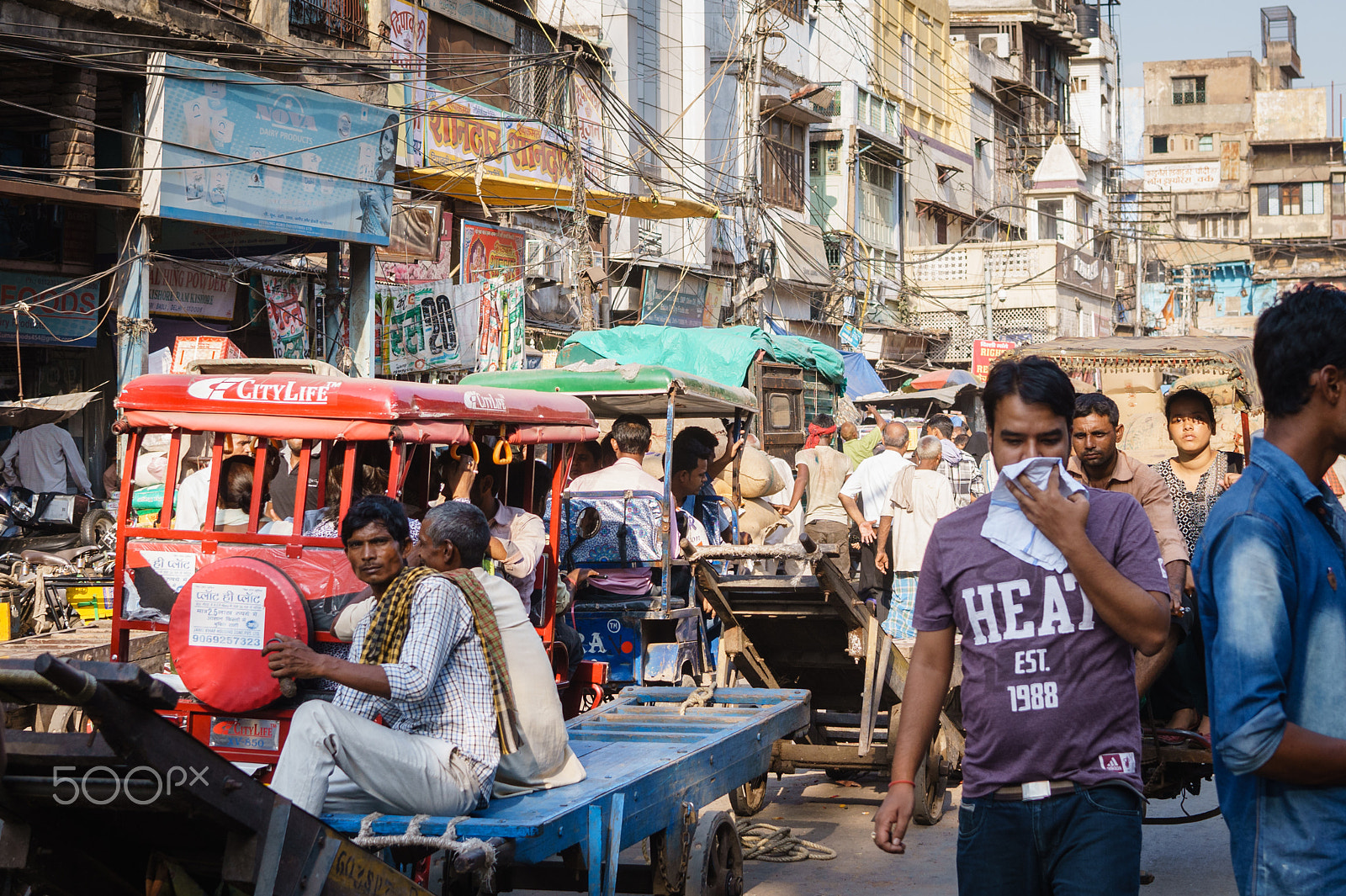 Sony Alpha a5000 (ILCE 5000) + Sigma 30mm F2.8 EX DN sample photo. Busy street in old delhi, india photography