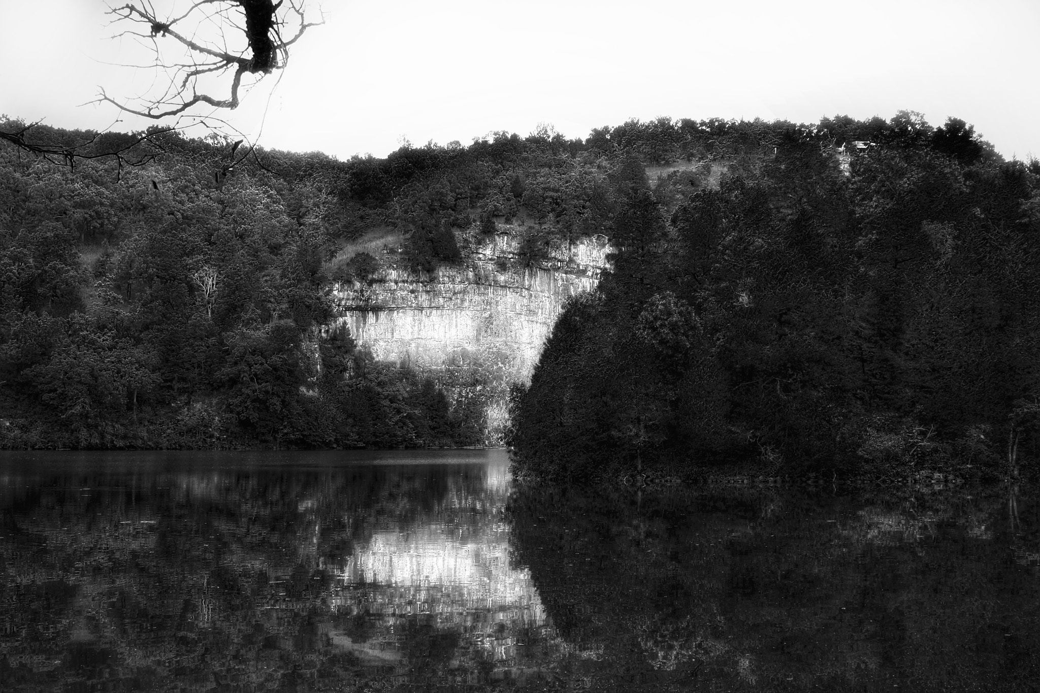 Tamron AF 28-200mm F3.8-5.6 XR Di Aspherical (IF) Macro sample photo. Lakeside cliffs photography