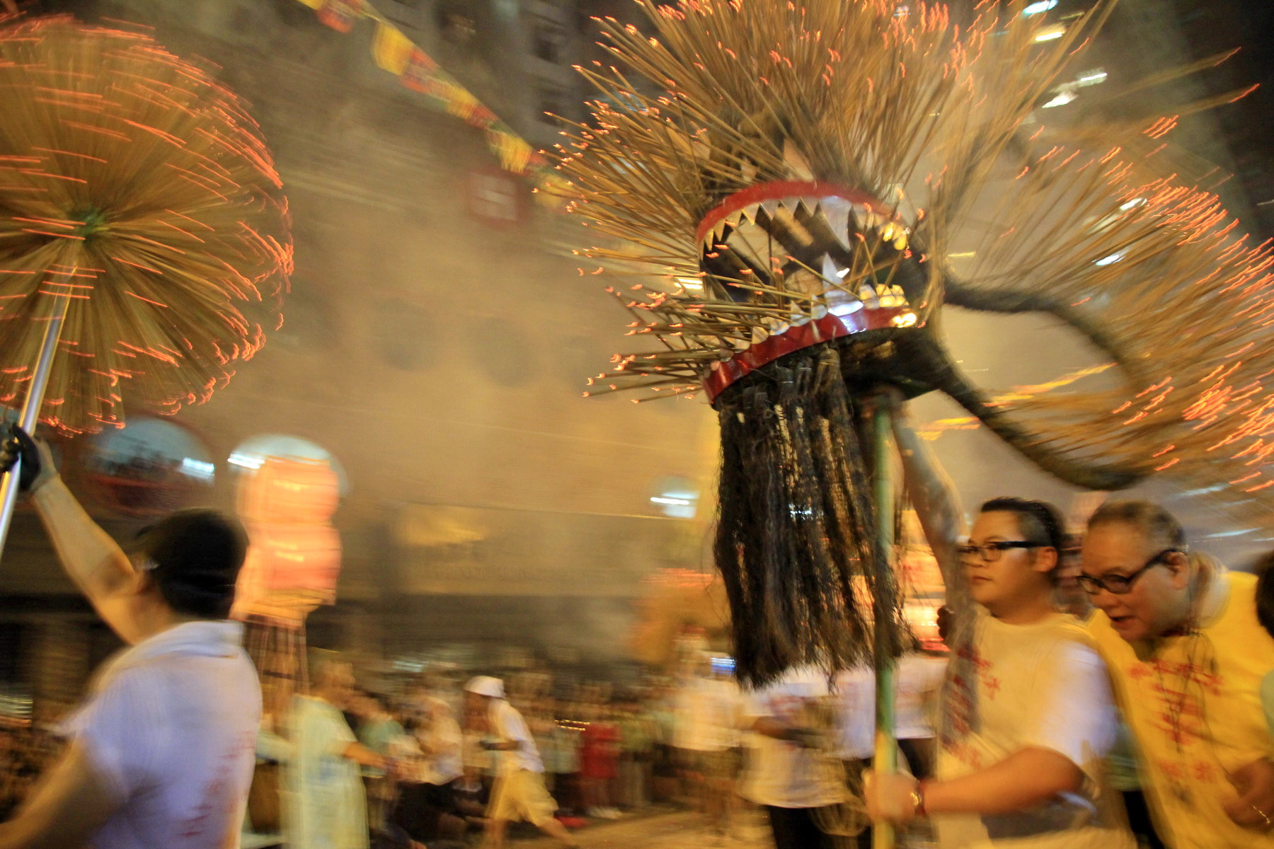 Canon EOS 100D (EOS Rebel SL1 / EOS Kiss X7) sample photo. Tai hang fire dragon photography