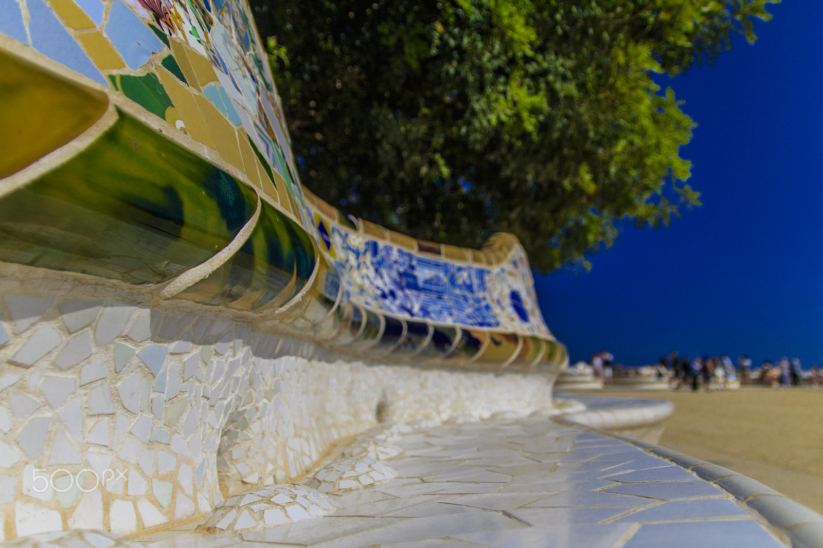 Canon EOS 750D (EOS Rebel T6i / EOS Kiss X8i) sample photo. Gaudi bench photography