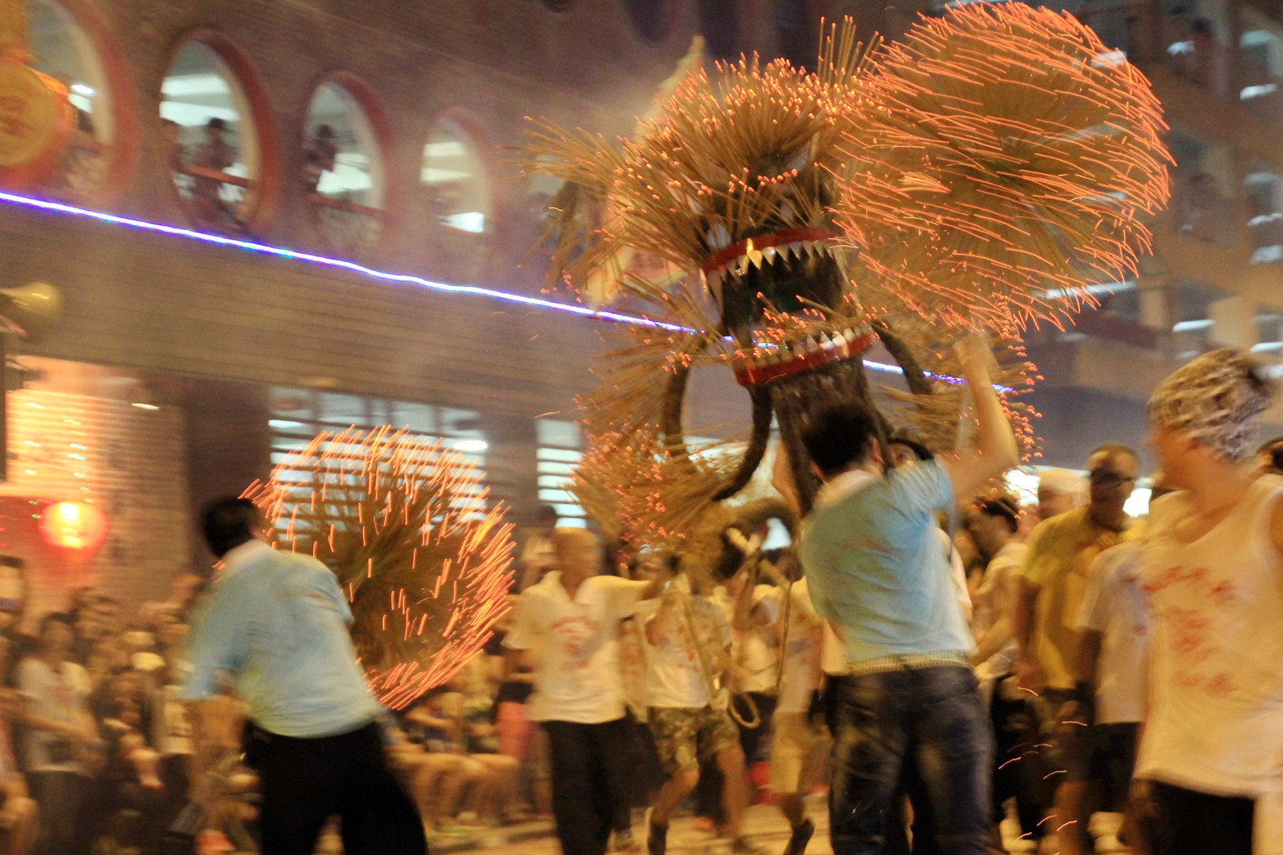 Canon EOS 100D (EOS Rebel SL1 / EOS Kiss X7) sample photo. Tai tang fire dragon photography