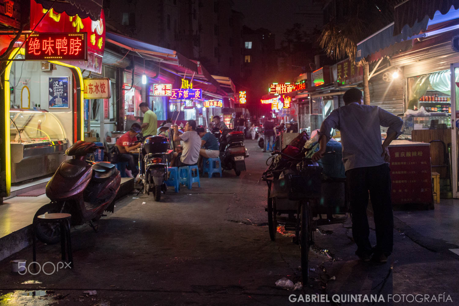 Canon EF-S 24mm F2.8 STM sample photo. Neon streets photography