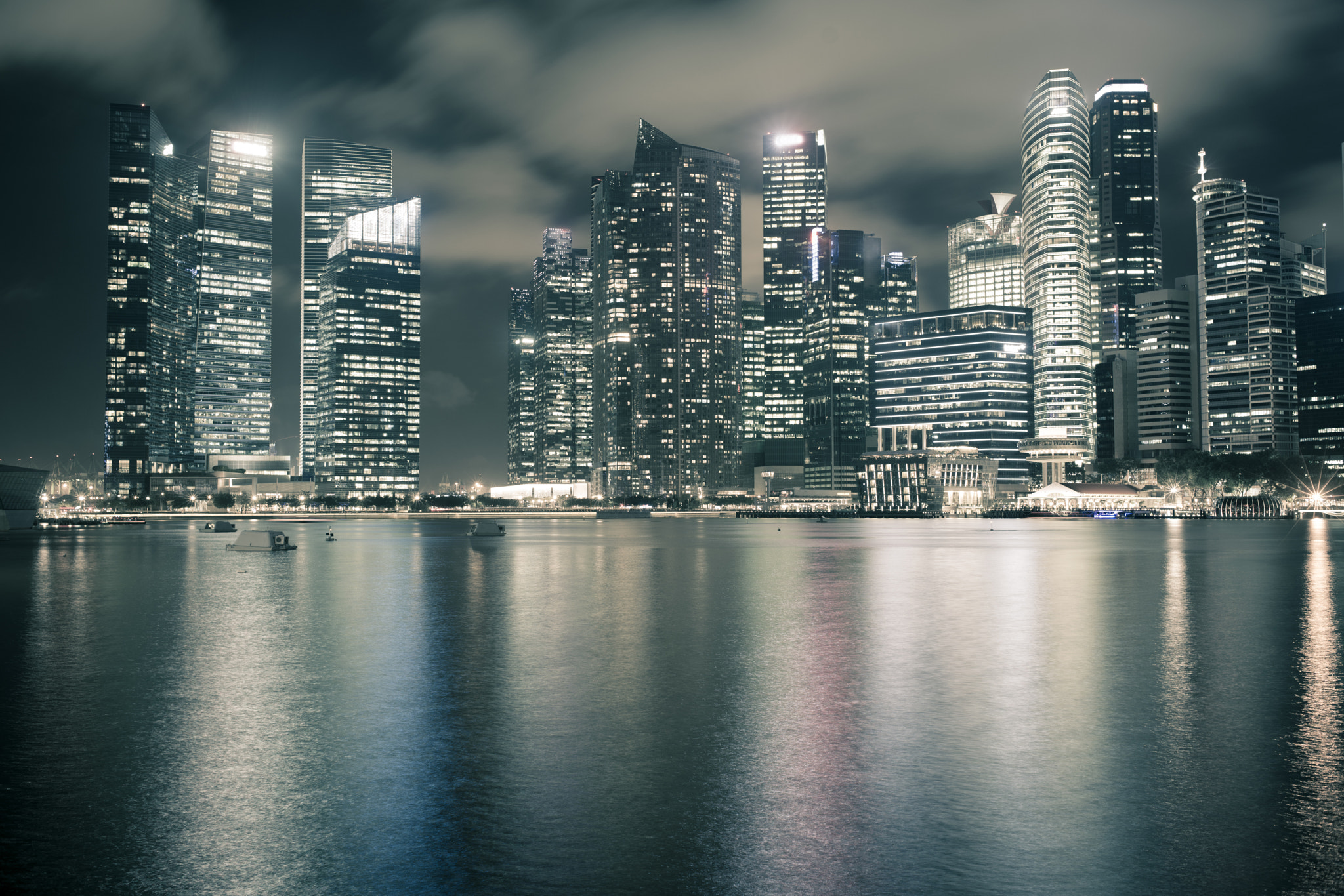 Nikon AF Nikkor 35mm F2D sample photo. Singapore night skyline photography