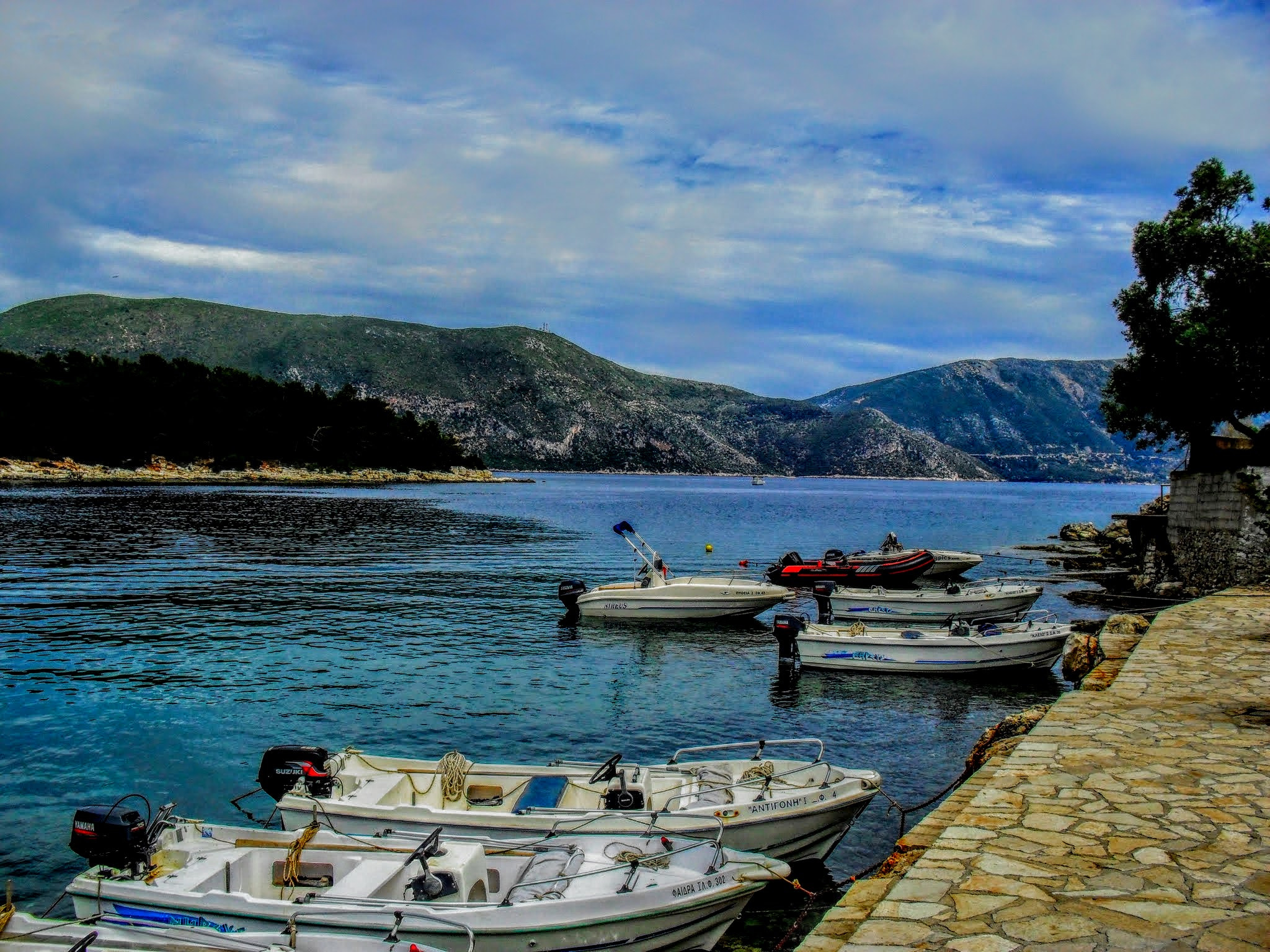 Samsung ES17 / VLUU ES17 /  SL40 /  ES19 sample photo. Boats in a blue. photography