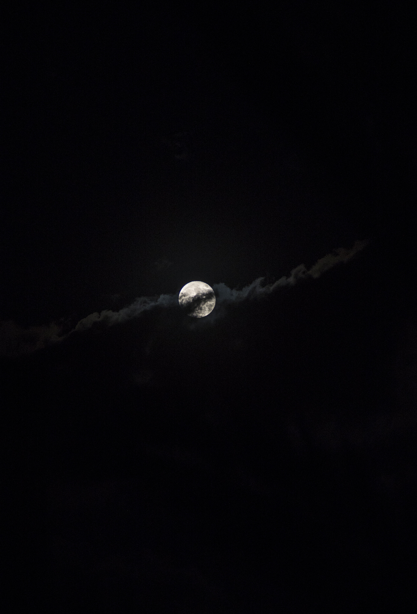 AF Zoom-Nikkor 80-200mm f/2.8 ED sample photo. Moon photography