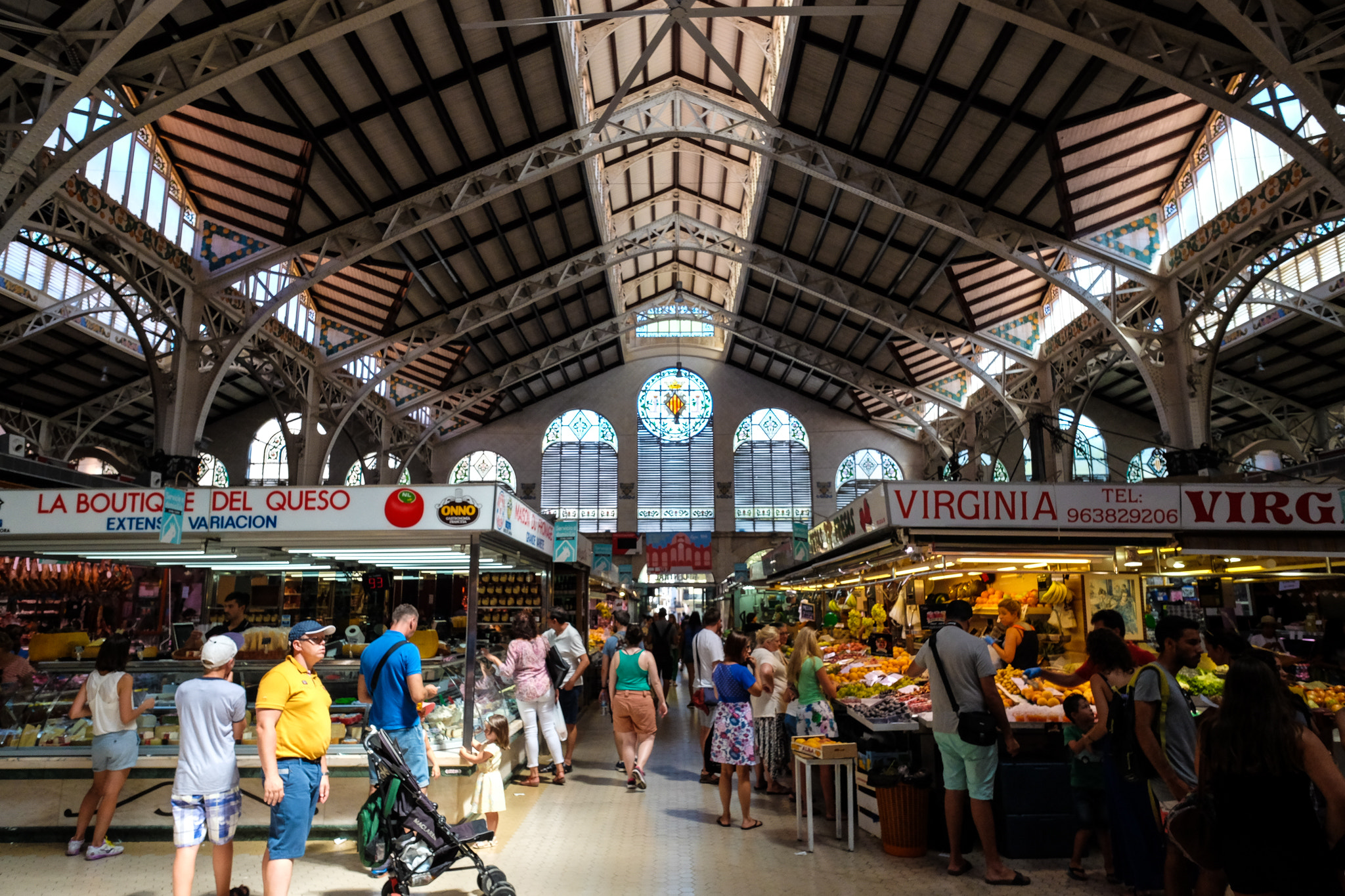 Fujifilm X-E2 + Fujifilm XF 14mm F2.8 R sample photo. Central market photography