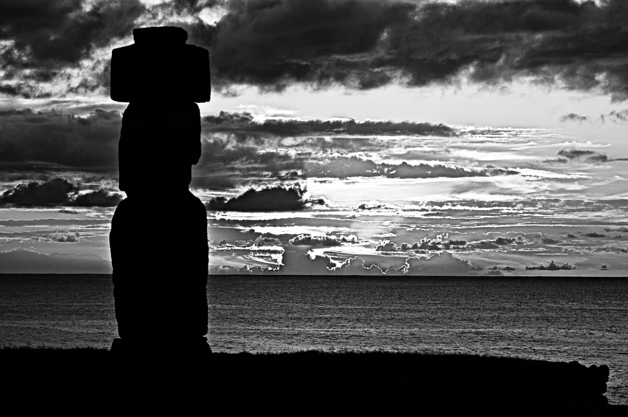 Nikon D300 + Nikon AF Zoom-Nikkor 80-200mm f/2.8D ED sample photo. Easter island photography
